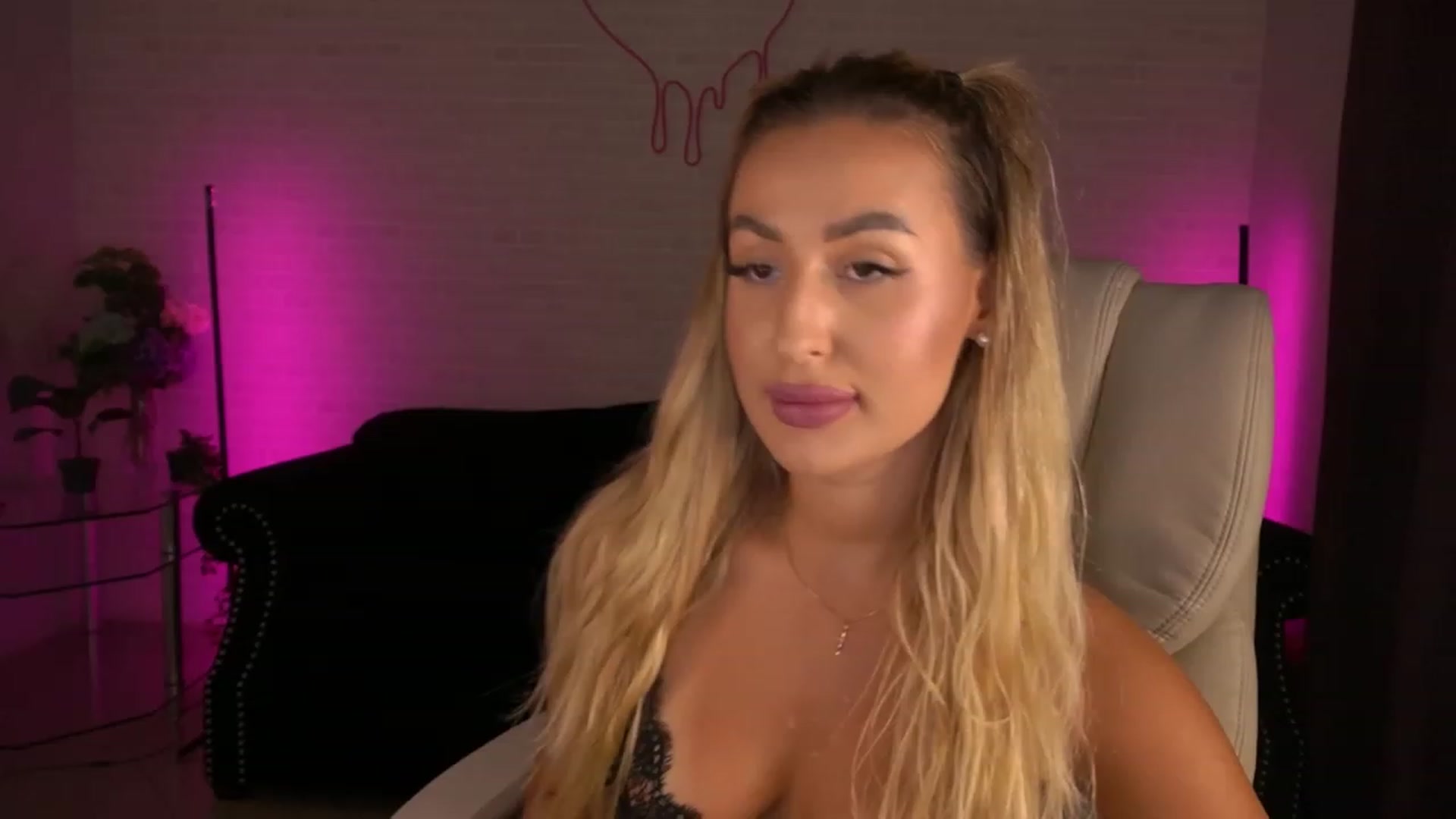 Gallery image thumbnail from Lia__Angel's myfreecams stream on, 08/24/2023, 18:24 image 20 of 20