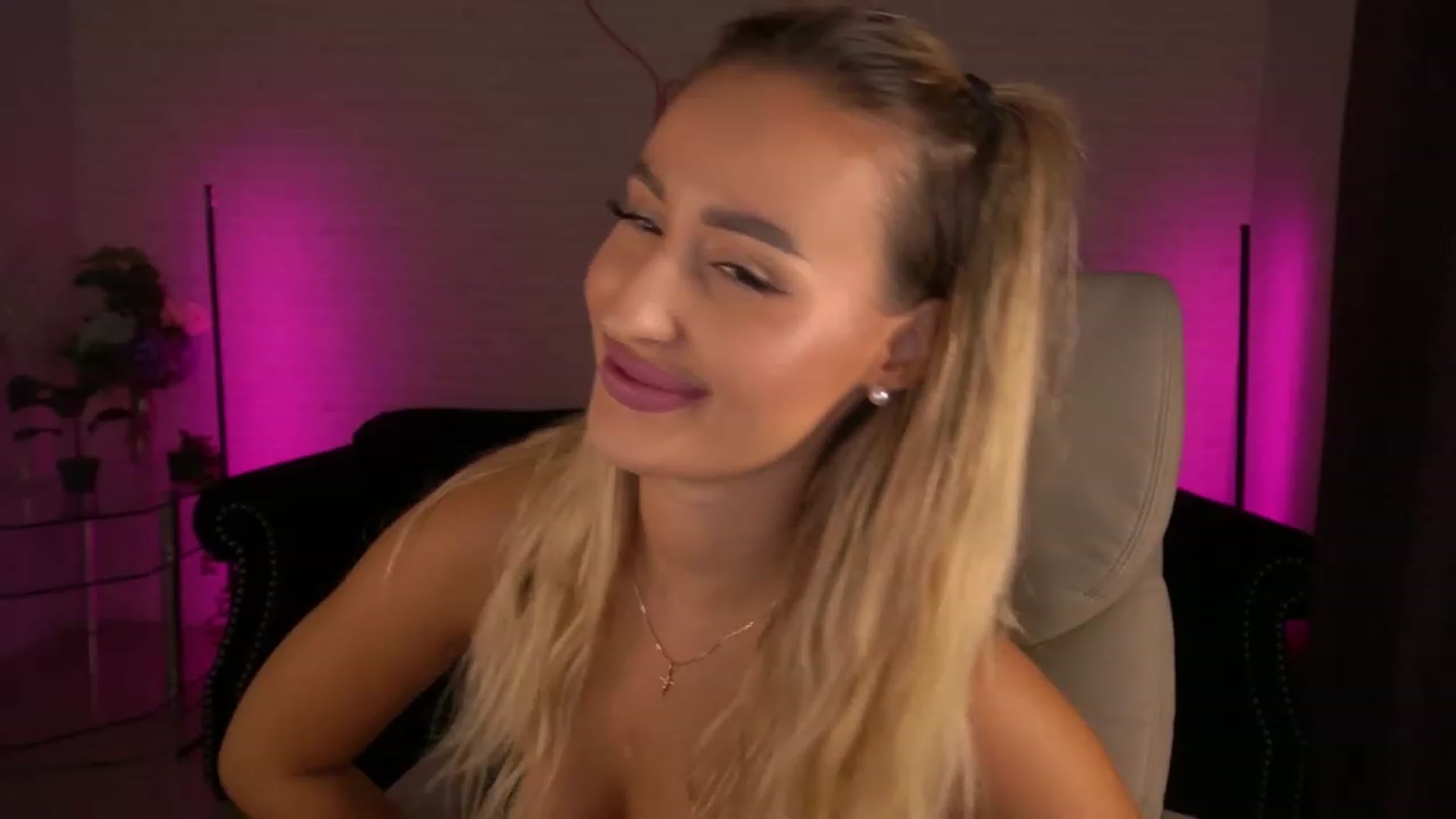 Gallery image thumbnail from Lia__Angel's myfreecams stream on, 08/24/2023, 18:24 image 7 of 20