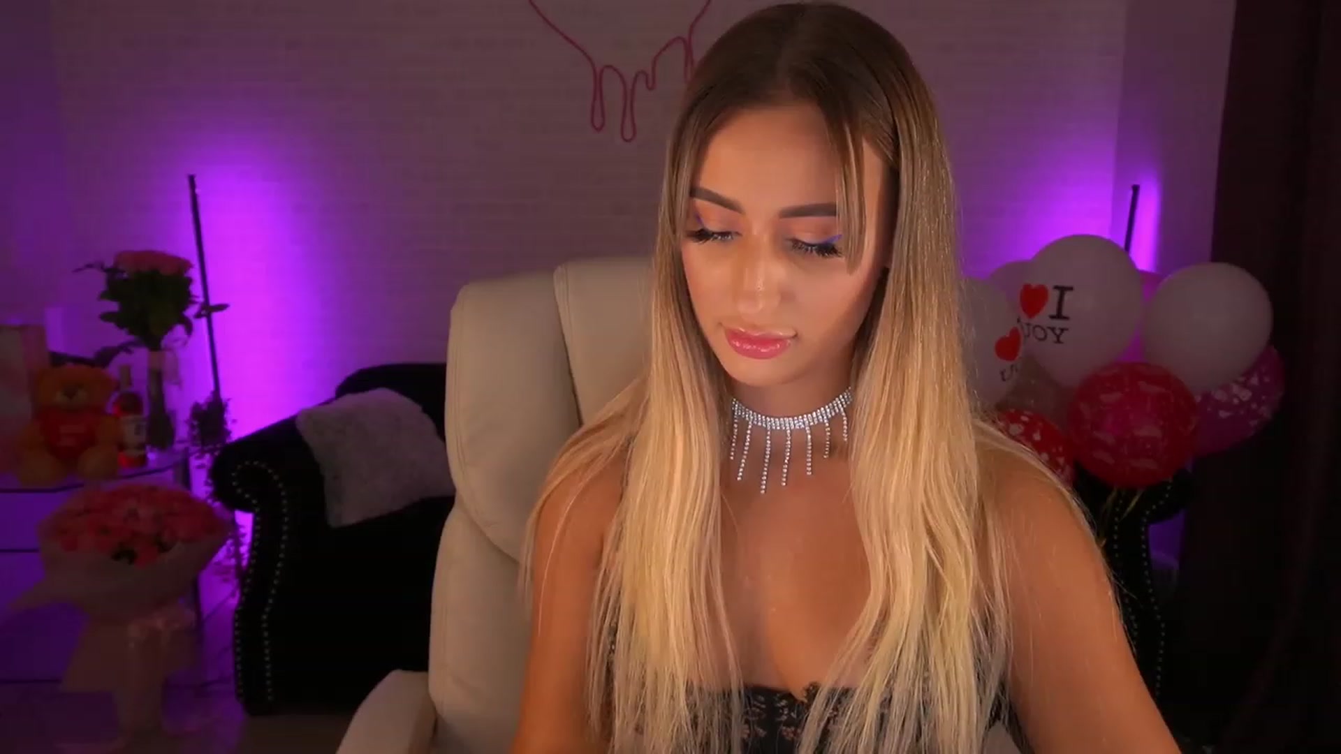 Gallery image thumbnail from Lia__Angel's myfreecams stream on, 08/27/2023, 11:01 image 17 of 20