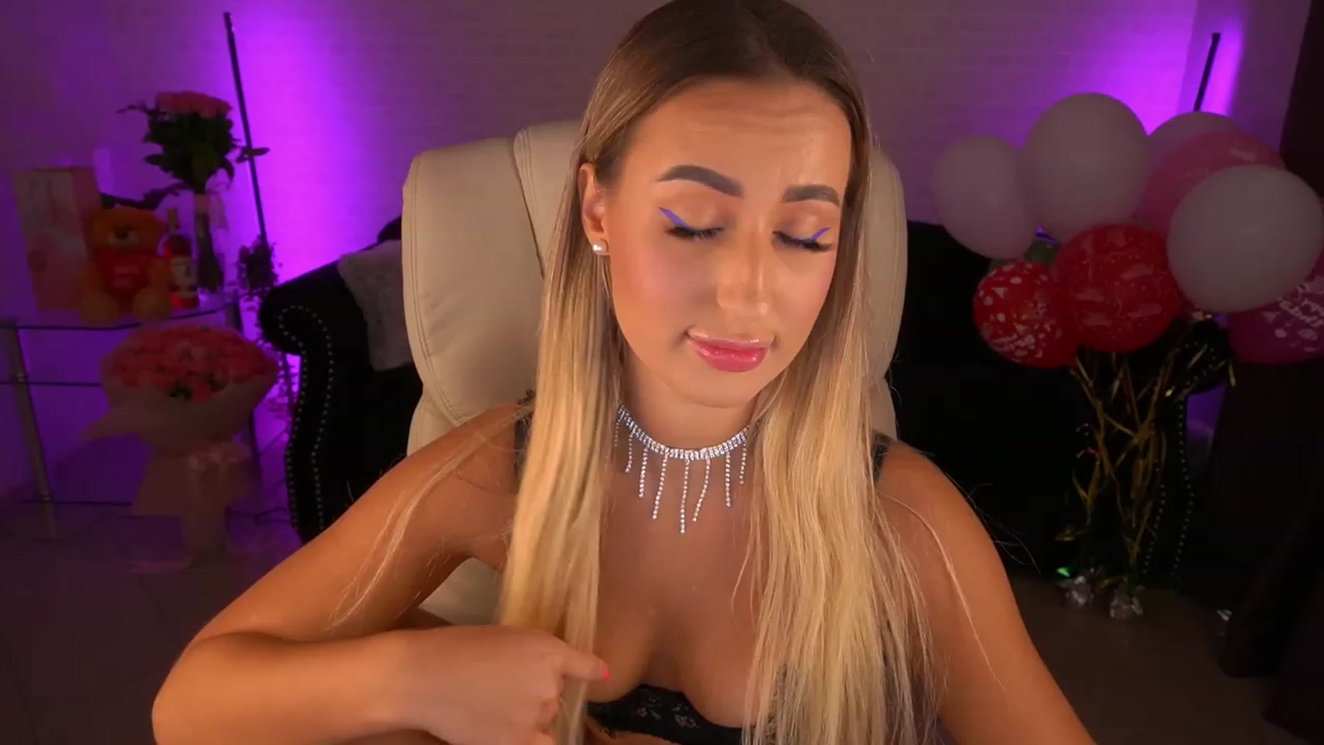 Gallery image thumbnail from Lia__Angel's myfreecams stream on, 08/27/2023, 12:24 image 3 of 20
