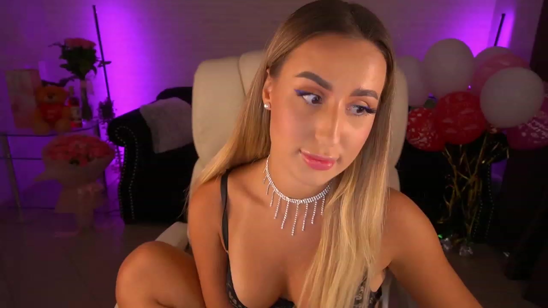 Gallery image thumbnail from Lia__Angel's myfreecams stream on, 08/27/2023, 12:24 image 10 of 20