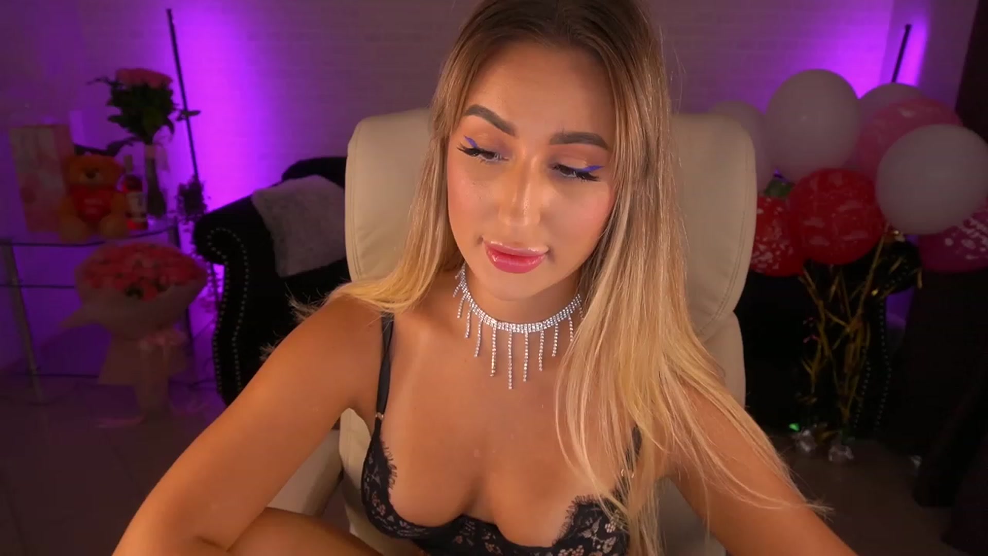 Gallery image thumbnail from Lia__Angel's myfreecams stream on, 08/27/2023, 12:24 image 18 of 20
