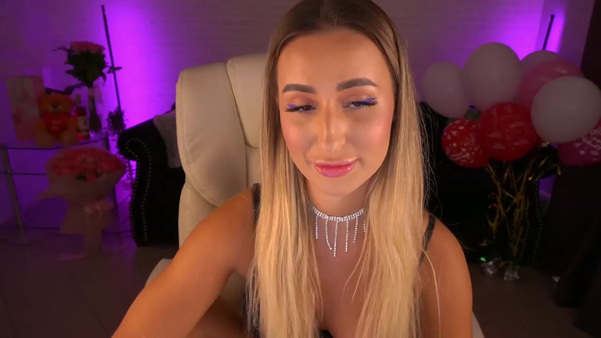 Gallery image thumbnail from Lia__Angel's myfreecams stream on, 08/27/2023, 12:24 image 5 of 20