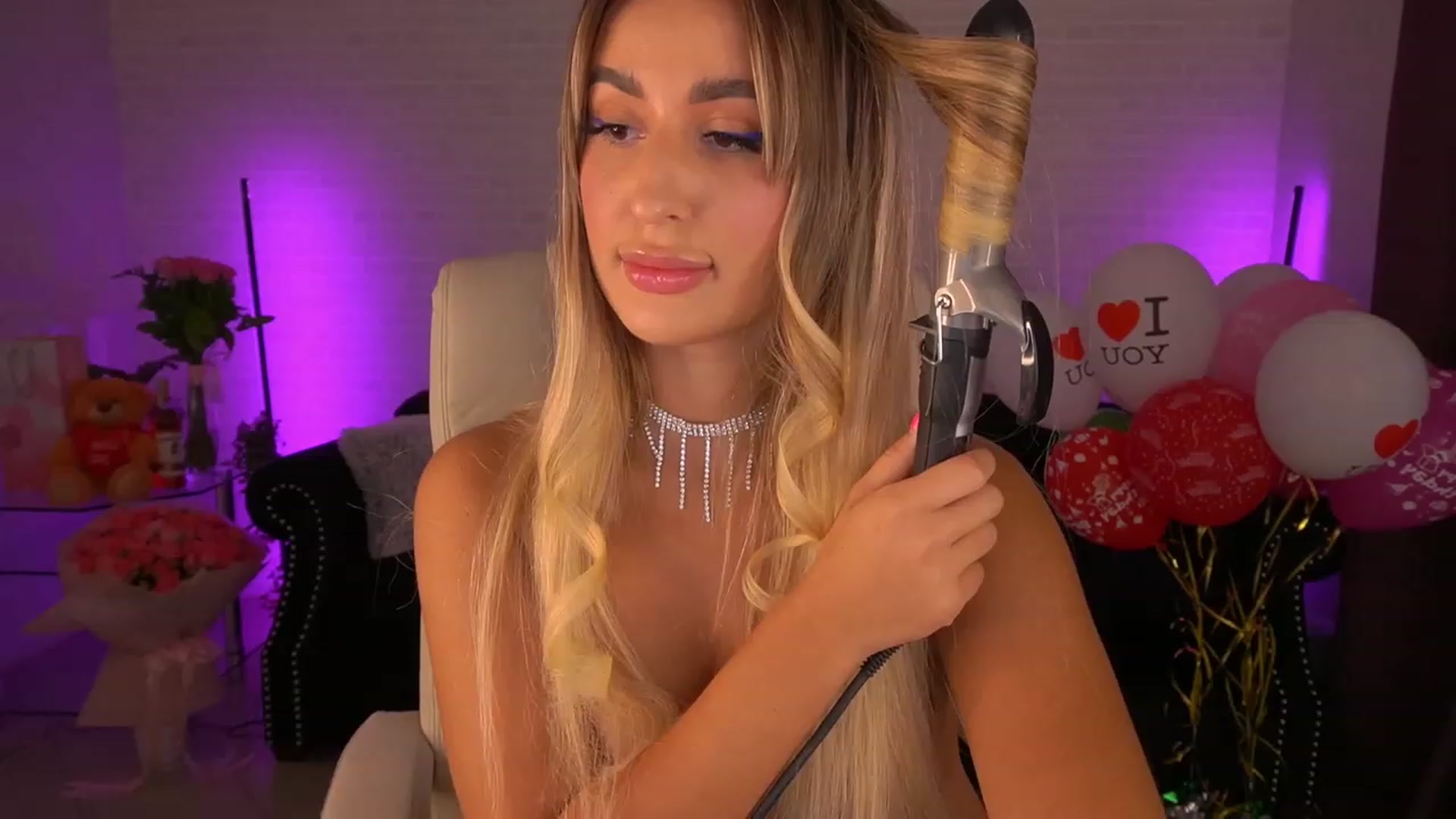 Gallery image thumbnail from Lia__Angel's myfreecams stream on, 08/27/2023, 16:05 image 17 of 20