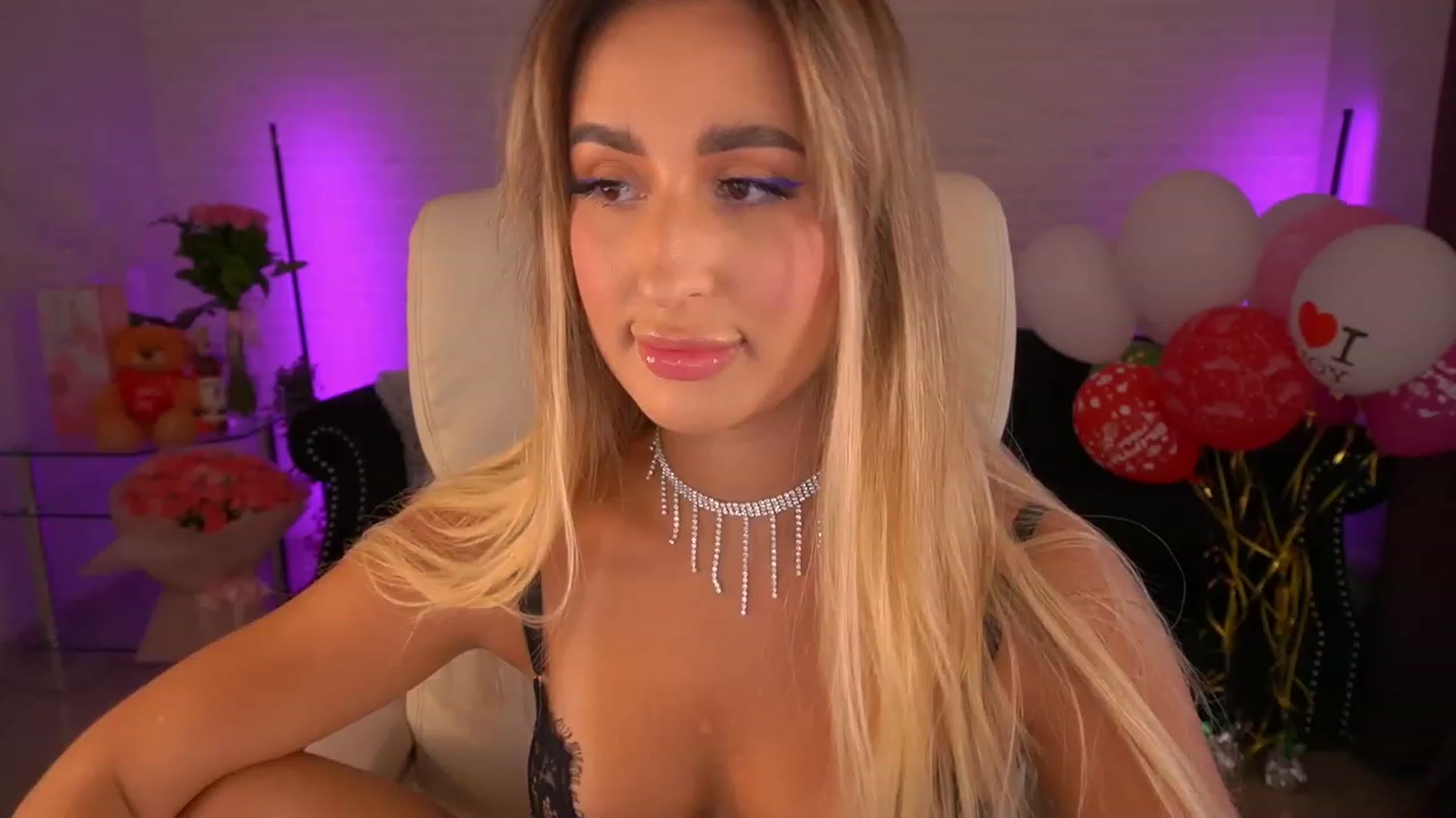 Gallery image thumbnail from Lia__Angel's myfreecams stream on, 08/27/2023, 16:05 image 4 of 20
