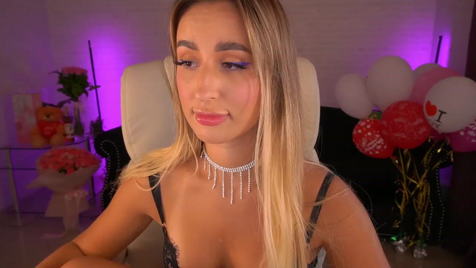Gallery image thumbnail from Lia__Angel's myfreecams stream on, 08/27/2023, 16:05 image 5 of 20
