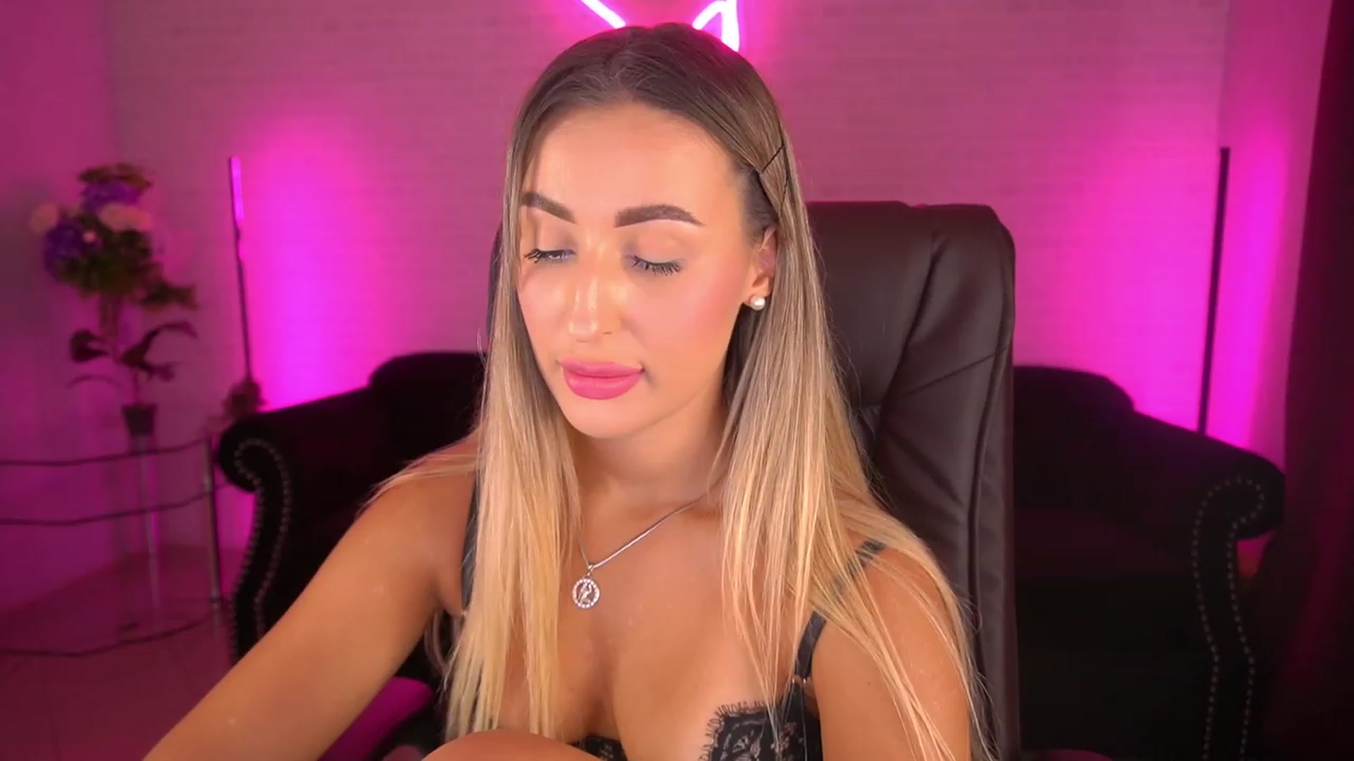 Gallery image thumbnail from Lia__Angel's myfreecams stream on, 09/03/2023, 11:19 image 5 of 20
