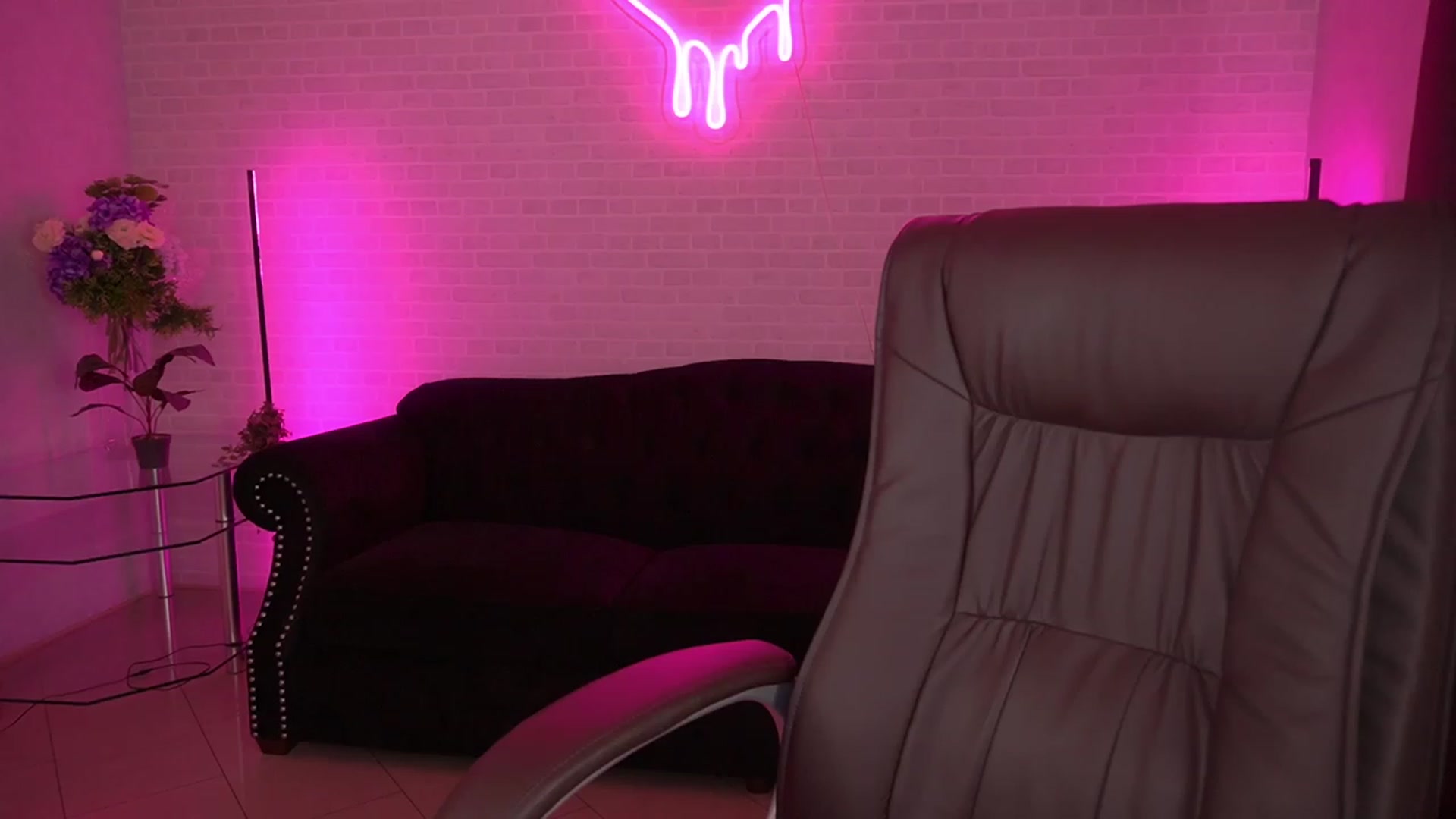 Gallery image thumbnail from Lia__Angel's myfreecams stream on, 09/03/2023, 11:19 image 6 of 20