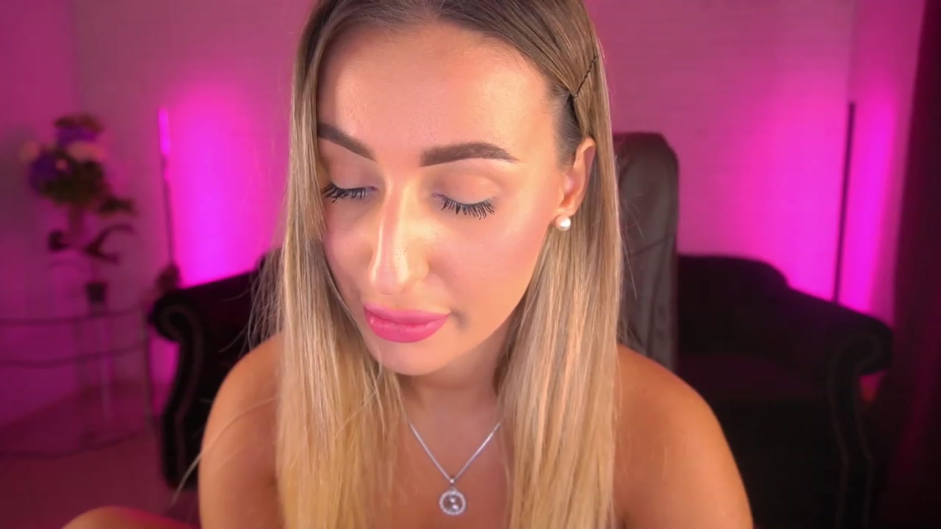 Gallery image thumbnail from Lia__Angel's myfreecams stream on, 09/03/2023, 11:19 image 15 of 20