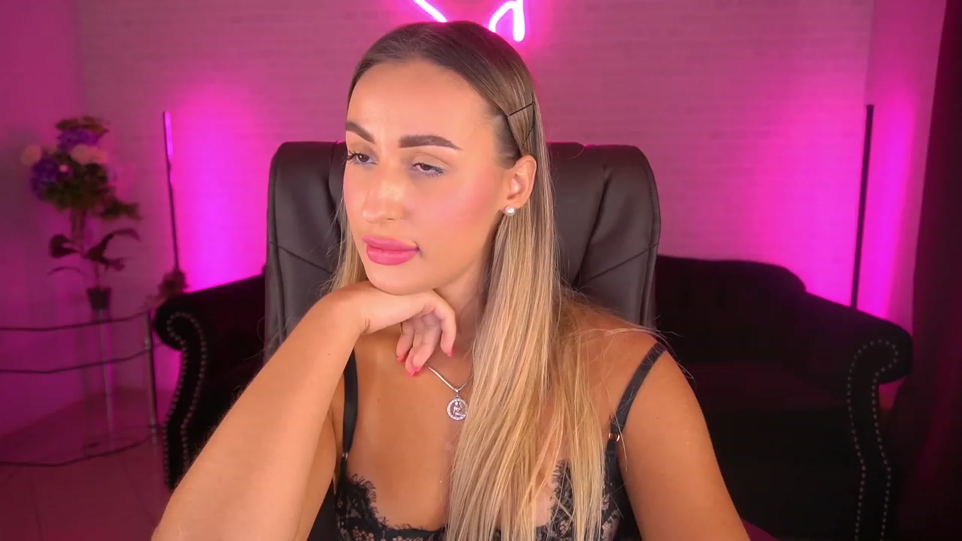 Gallery image thumbnail from Lia__Angel's myfreecams stream on, 09/03/2023, 11:19 image 11 of 20
