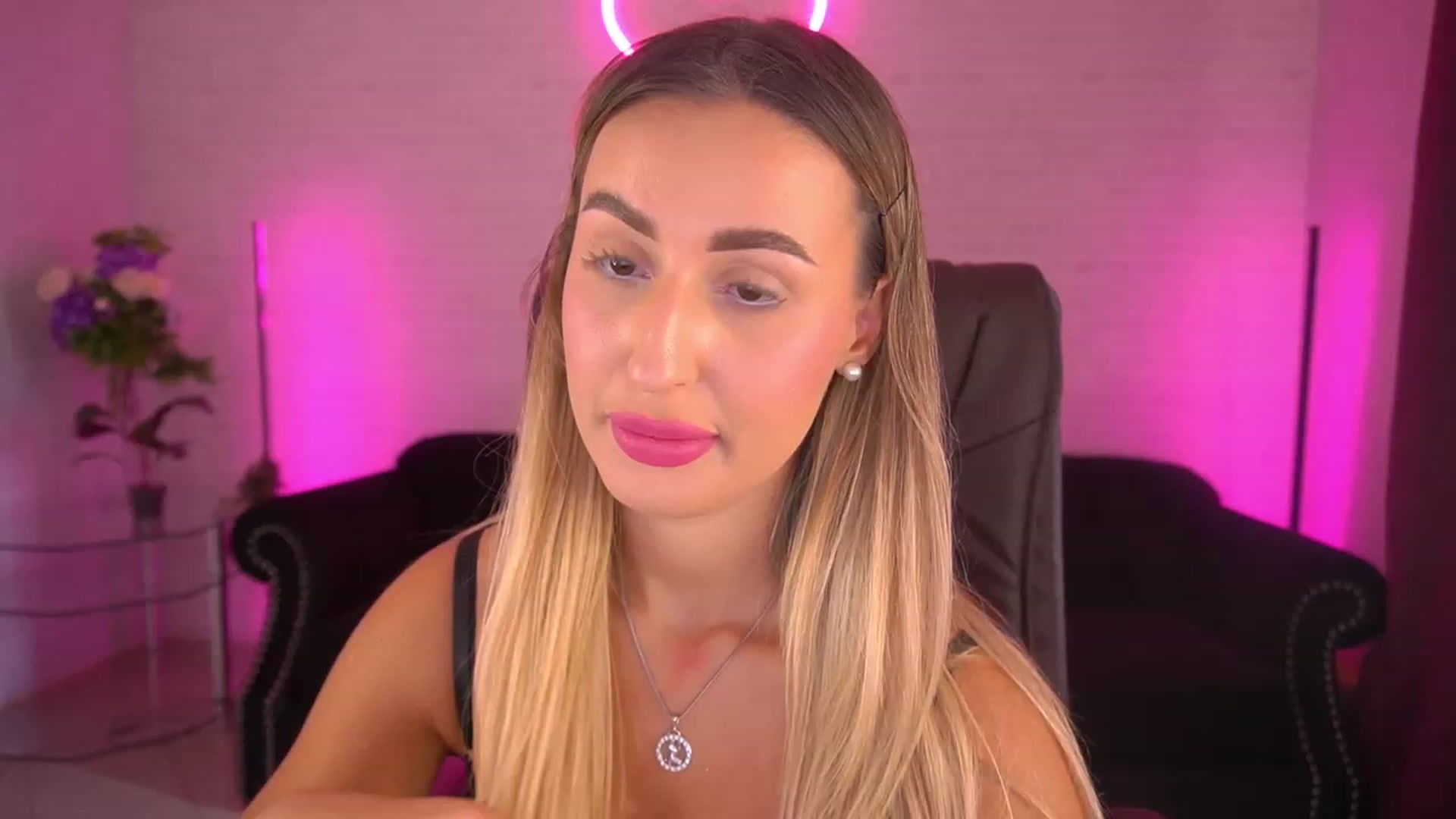 Gallery image thumbnail from Lia__Angel's myfreecams stream on, 09/03/2023, 12:33 image 12 of 20
