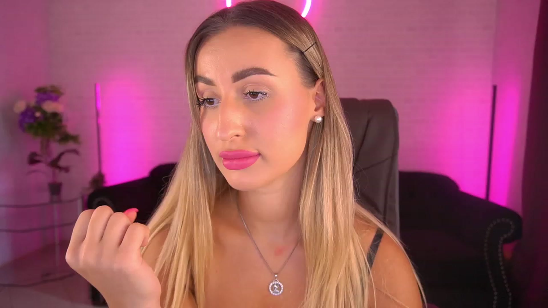 Gallery image thumbnail from Lia__Angel's myfreecams stream on, 09/03/2023, 12:33 image 13 of 20