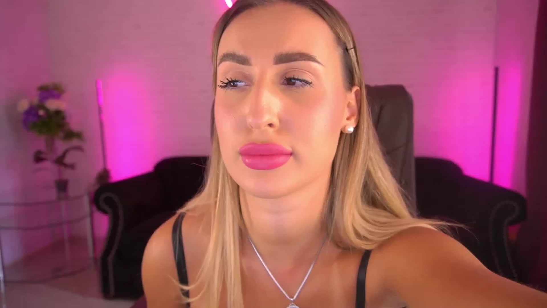 Gallery image thumbnail from Lia__Angel's myfreecams stream on, 09/03/2023, 12:33 image 11 of 20