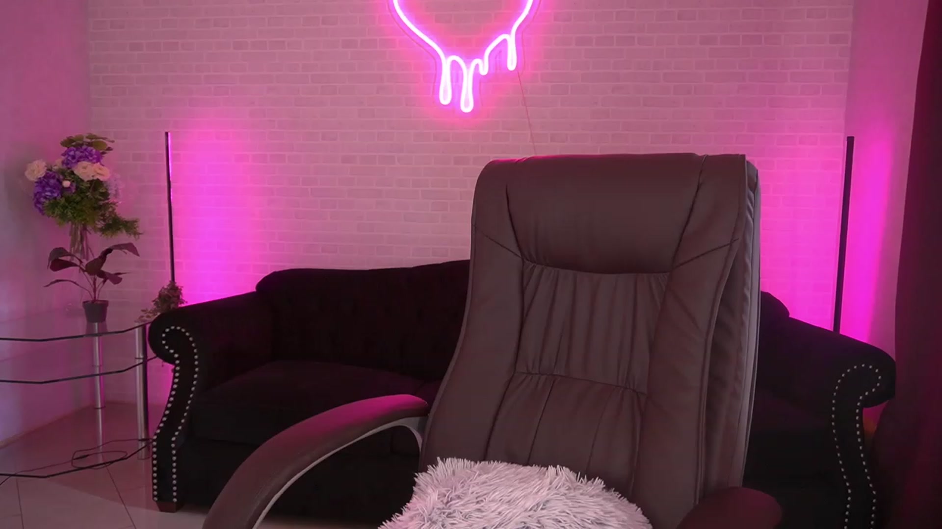 Gallery image thumbnail from Lia__Angel's myfreecams stream on, 09/03/2023, 12:33 image 5 of 20