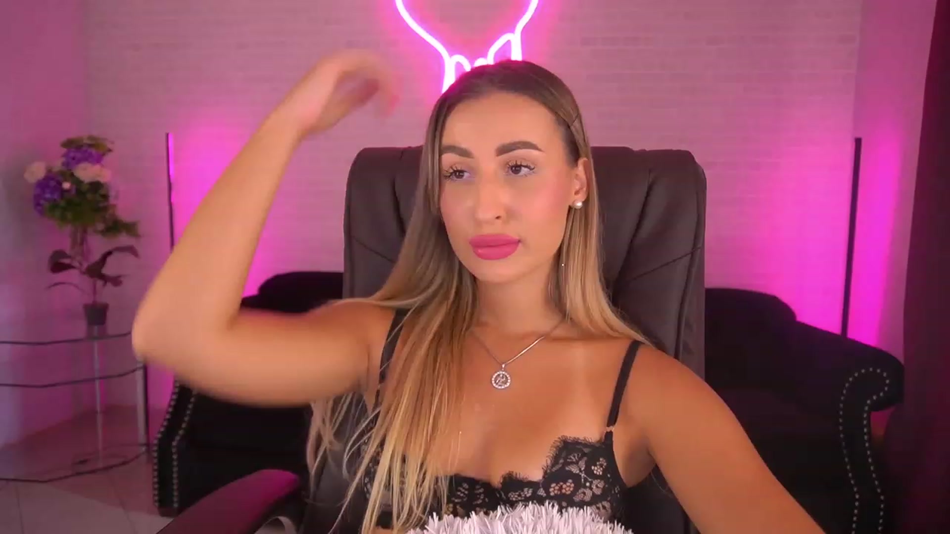 Gallery image thumbnail from Lia__Angel's myfreecams stream on, 09/03/2023, 12:33 image 9 of 20