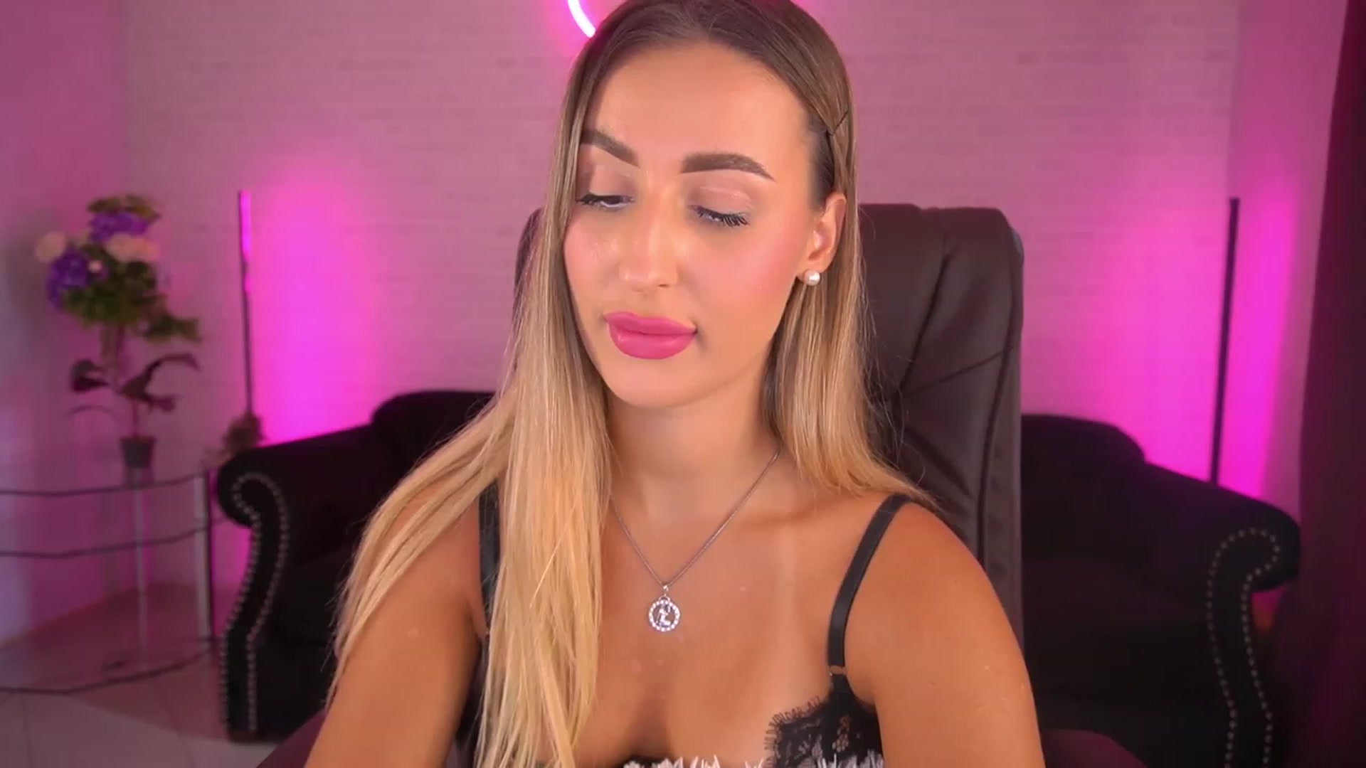 Gallery image thumbnail from Lia__Angel's myfreecams stream on, 09/03/2023, 12:33 image 7 of 20