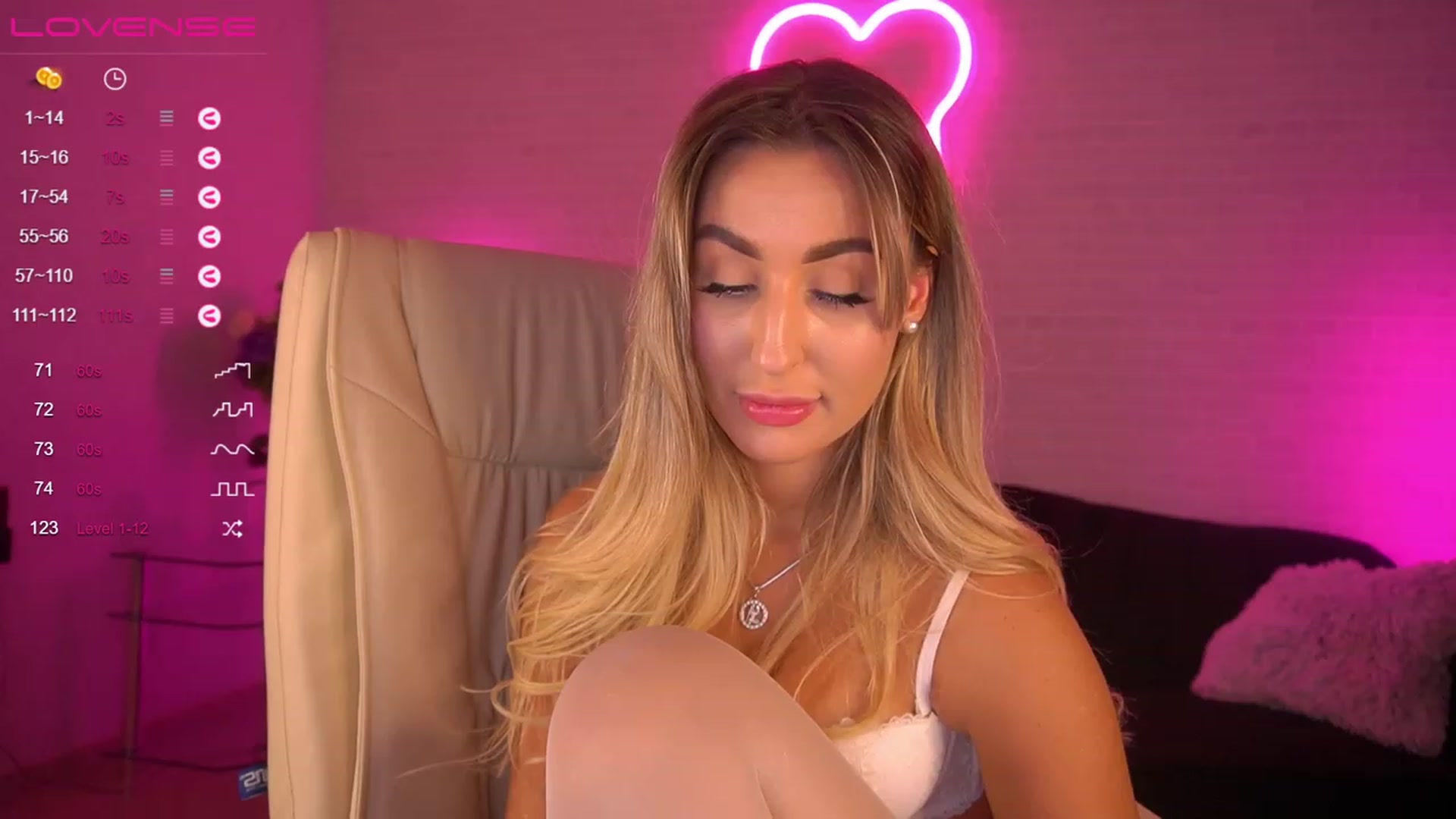 Gallery image thumbnail from Lia__Angel's myfreecams stream on, 09/04/2023, 17:45 image 14 of 20