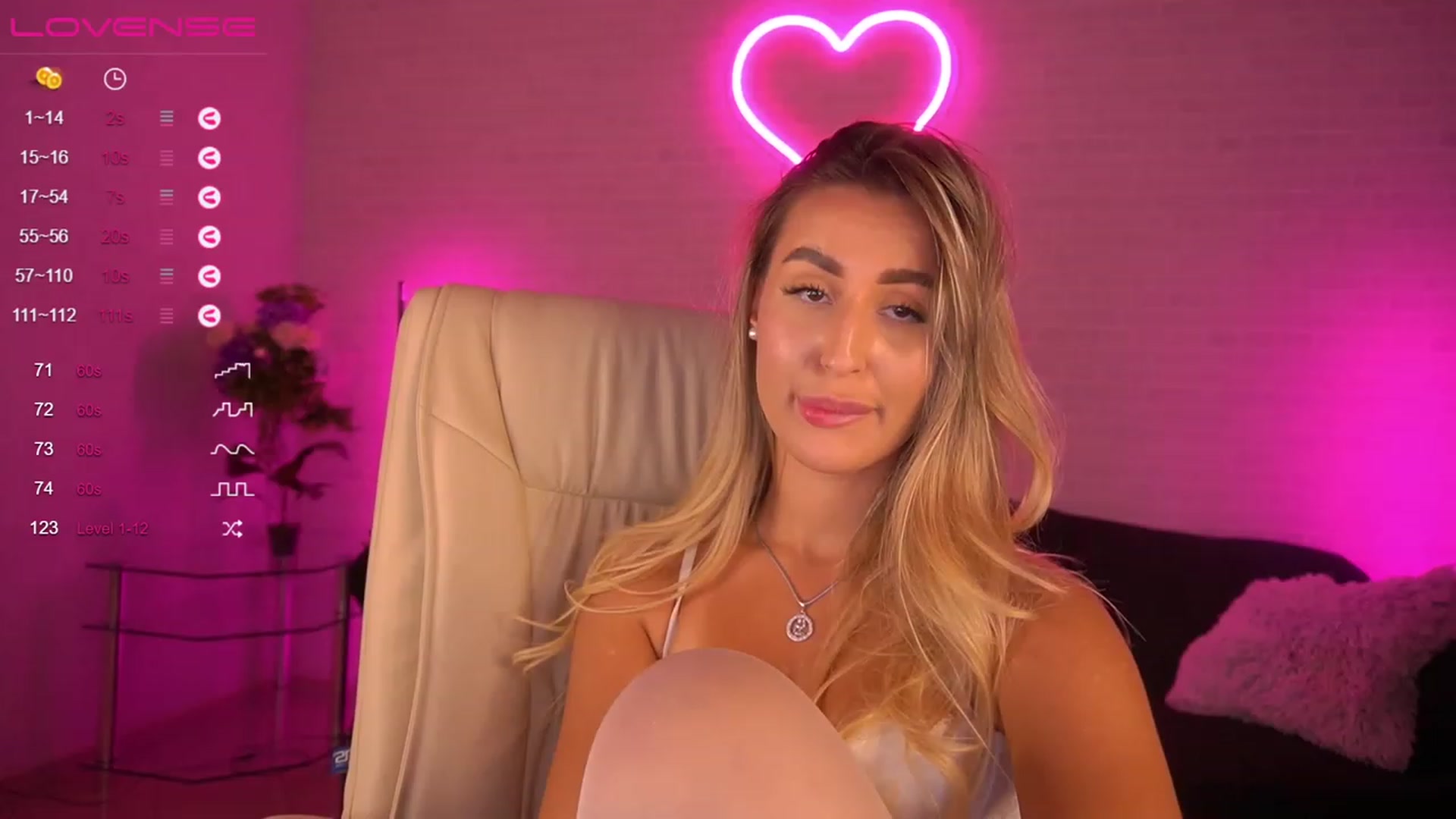 Gallery image thumbnail from Lia__Angel's myfreecams stream on, 09/04/2023, 17:45 image 13 of 20