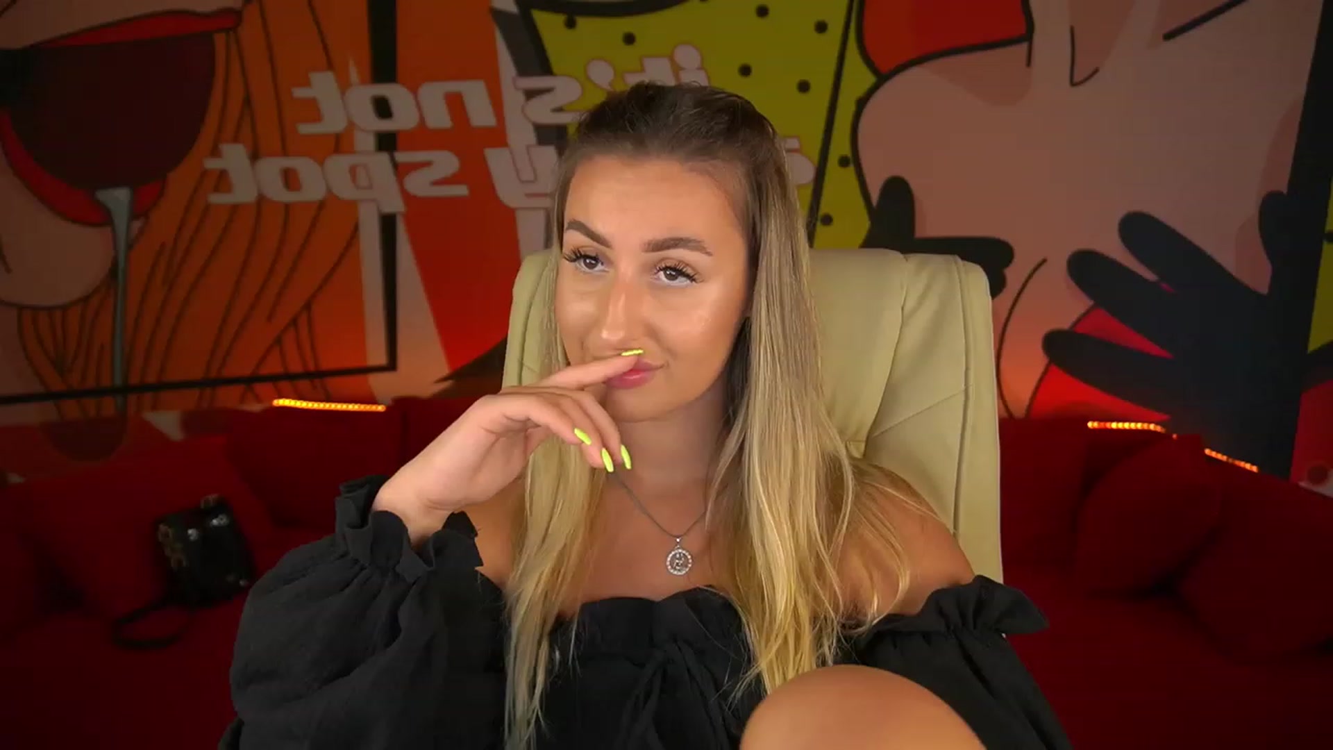 Gallery image thumbnail from Lia__Angel's myfreecams stream on, 09/17/2023, 12:13 image 13 of 20