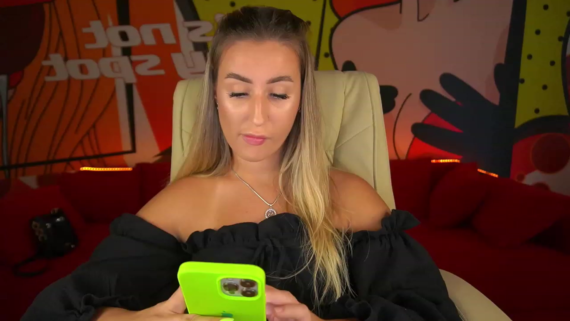 Gallery image thumbnail from Lia__Angel's myfreecams stream on, 09/17/2023, 12:13 image 5 of 20