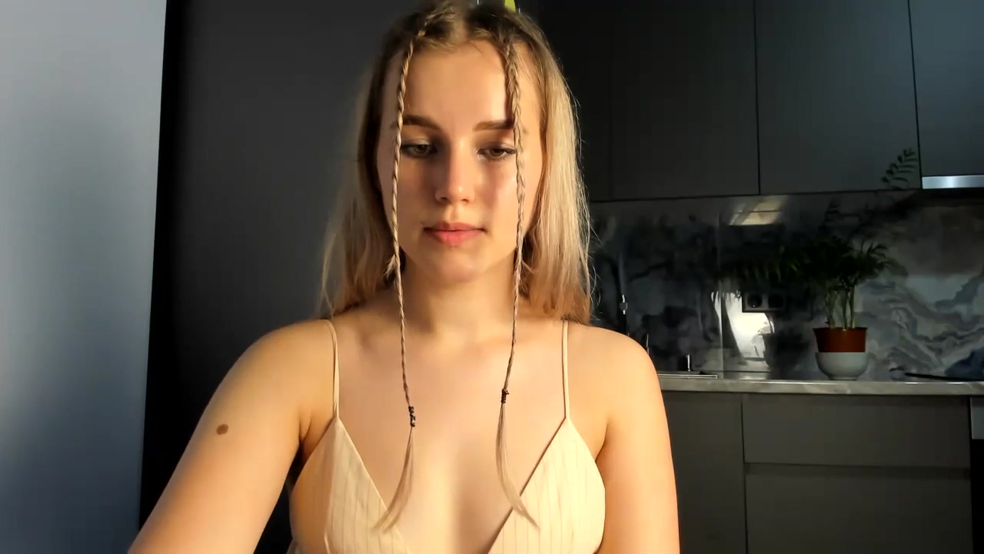Gallery image thumbnail from Lia_lisia's myfreecams stream on, 06/21/2024, 21:37 image 13 of 20