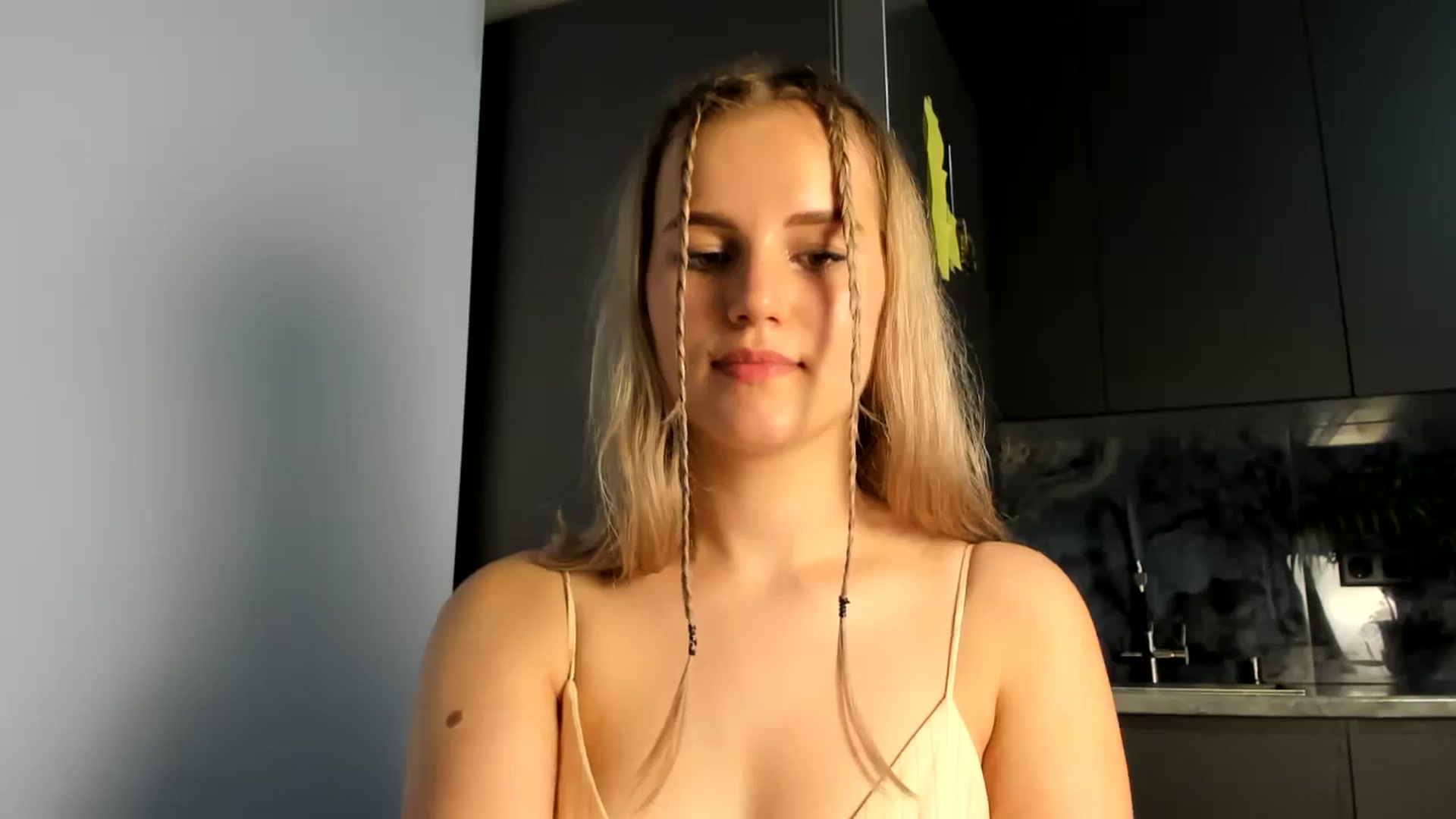 Gallery image thumbnail from Lia_lisia's myfreecams stream on, 06/21/2024, 21:37 image 9 of 20