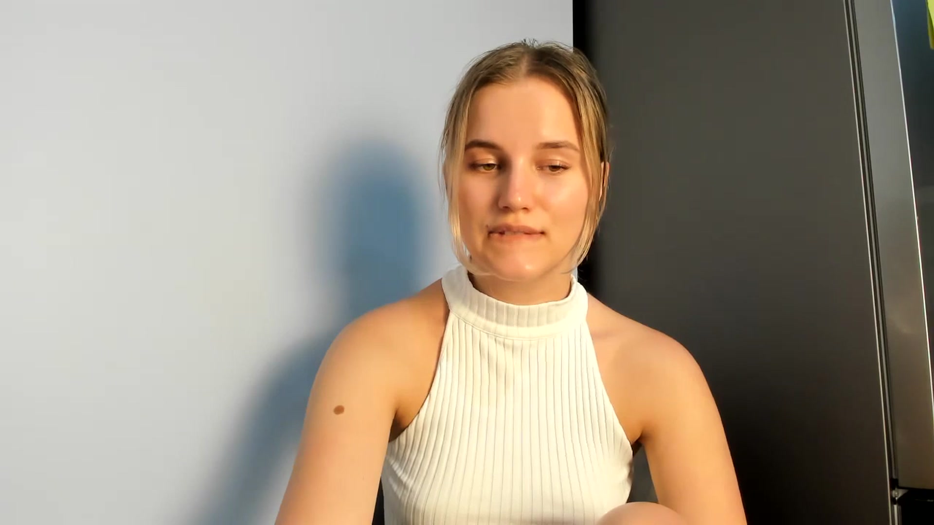 Gallery image thumbnail from Lia_lisia's myfreecams stream on, 07/01/2024, 19:45 image 11 of 20