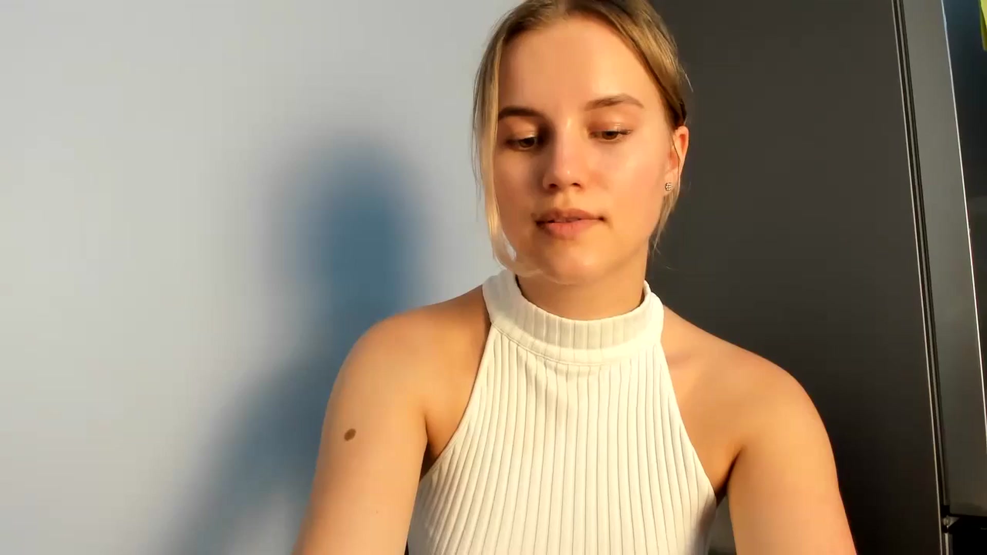 Gallery image thumbnail from Lia_lisia's myfreecams stream on, 07/01/2024, 19:45 image 16 of 20