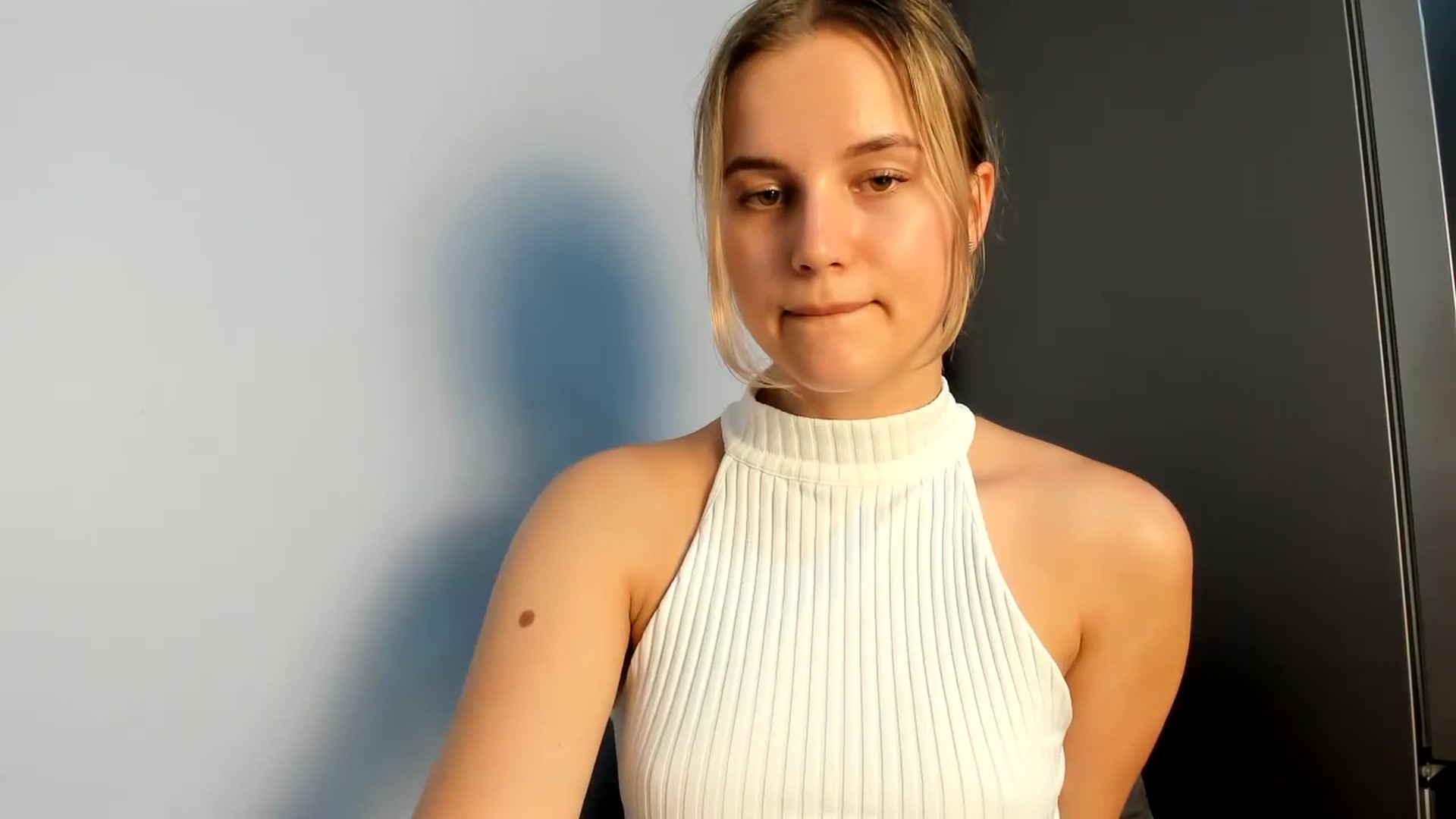Gallery image thumbnail from Lia_lisia's myfreecams stream on, 07/01/2024, 19:45 image 3 of 20