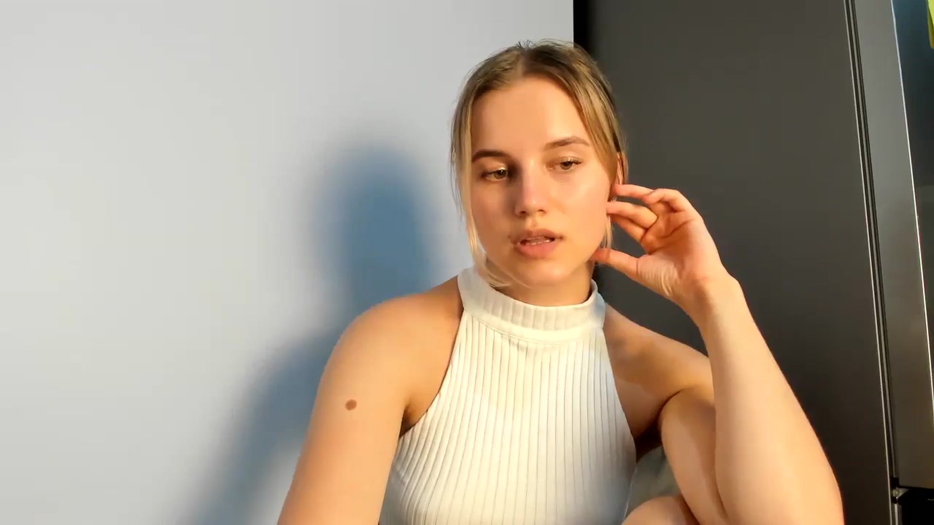 Gallery image thumbnail from Lia_lisia's myfreecams stream on, 07/01/2024, 19:45 image 12 of 20