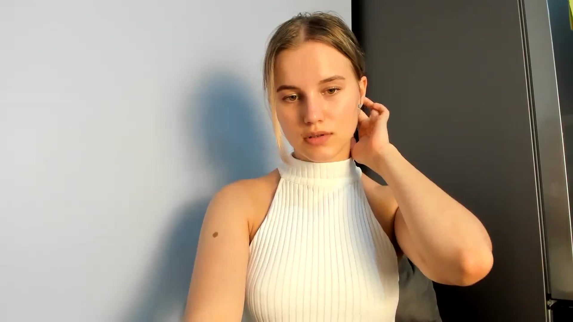 Gallery image thumbnail from Lia_lisia's myfreecams stream on, 07/01/2024, 19:45 image 20 of 20