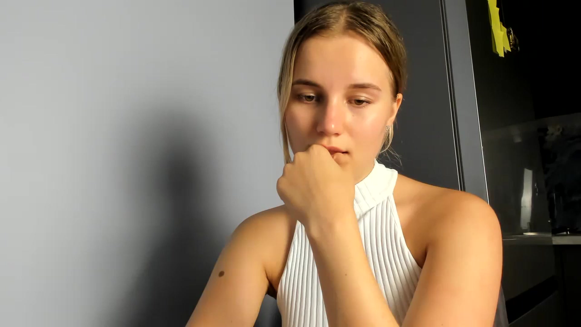 Gallery image thumbnail from Lia_lisia's myfreecams stream on, 07/01/2024, 21:32 image 14 of 20