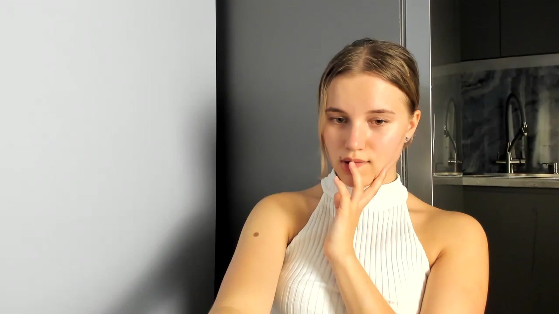 Gallery image thumbnail from Lia_lisia's myfreecams stream on, 07/01/2024, 22:18 image 19 of 20