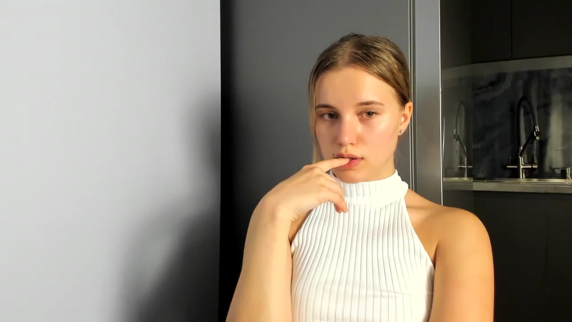 Gallery image thumbnail from Lia_lisia's myfreecams stream on, 07/01/2024, 22:18 image 14 of 20