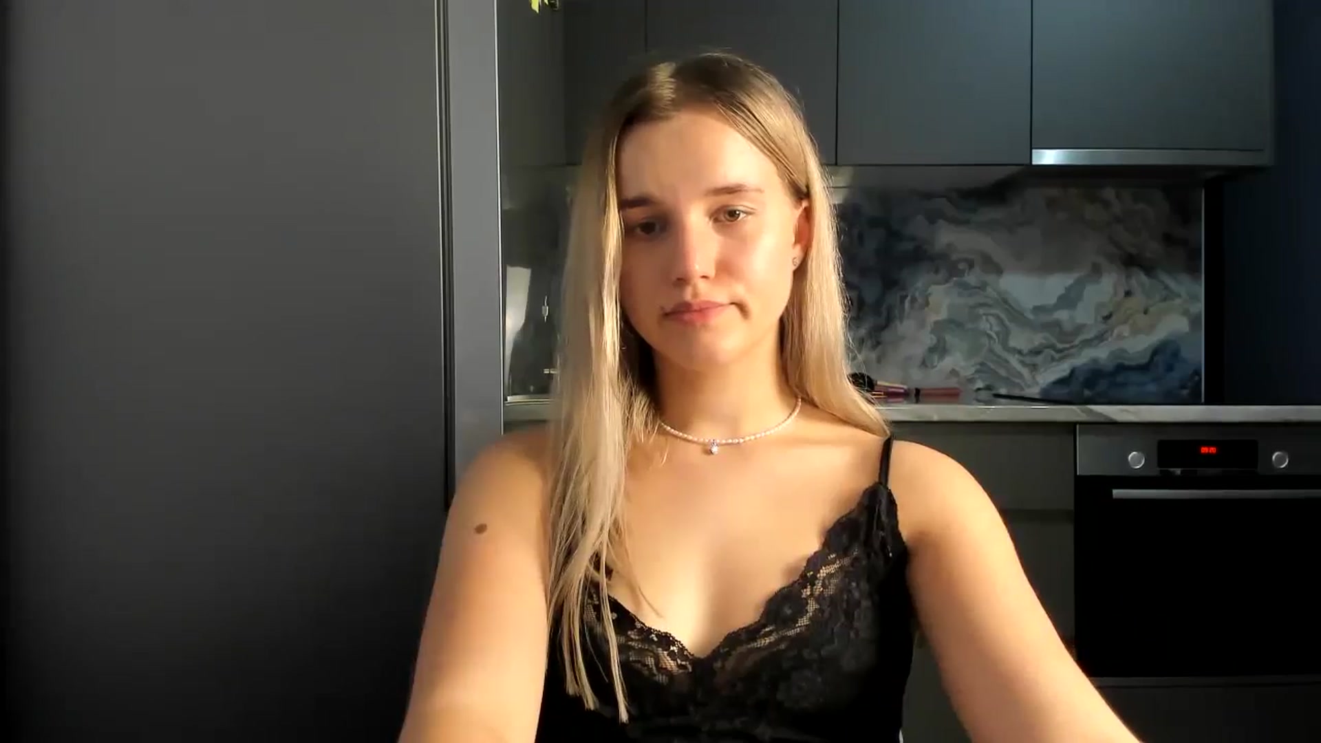 Gallery image thumbnail from Lia_lisia's myfreecams stream on, 07/04/2024, 23:33 image 17 of 20