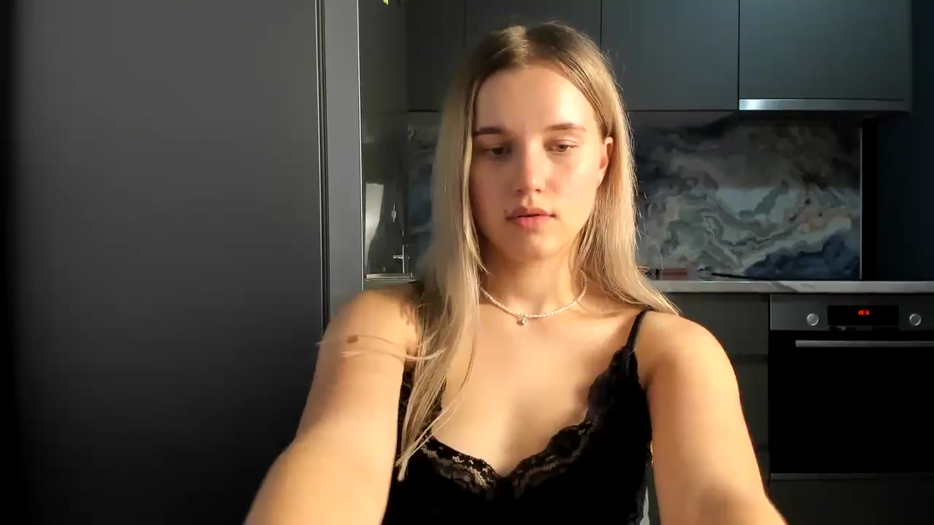 Gallery image thumbnail from Lia_lisia's myfreecams stream on, 07/04/2024, 23:33 image 15 of 20