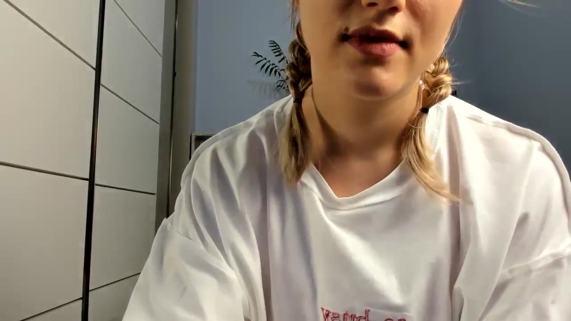 Gallery image thumbnail from Lia_lisia's myfreecams stream on, 07/07/2024, 13:10 image 17 of 20