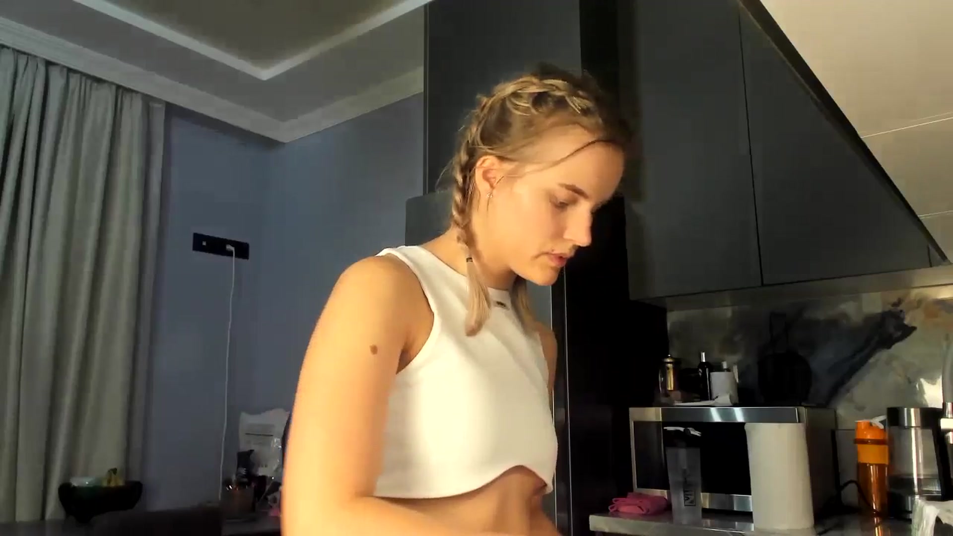 Gallery image thumbnail from Lia_lisia's myfreecams stream on, 07/07/2024, 20:17 image 2 of 20