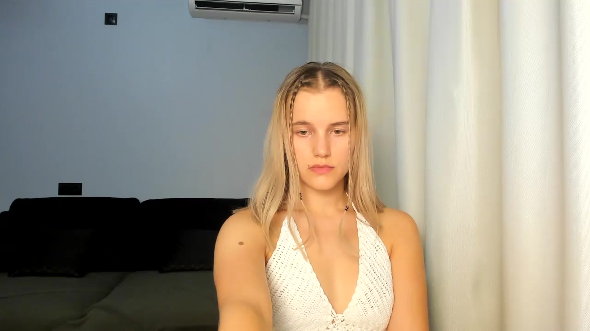 Gallery image thumbnail from Lia_lisia's myfreecams stream on, 07/22/2024, 18:51 image 8 of 20
