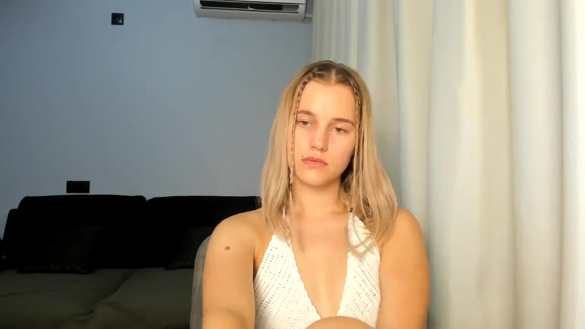 Gallery image thumbnail from Lia_lisia's myfreecams stream on, 07/22/2024, 18:51 image 3 of 20