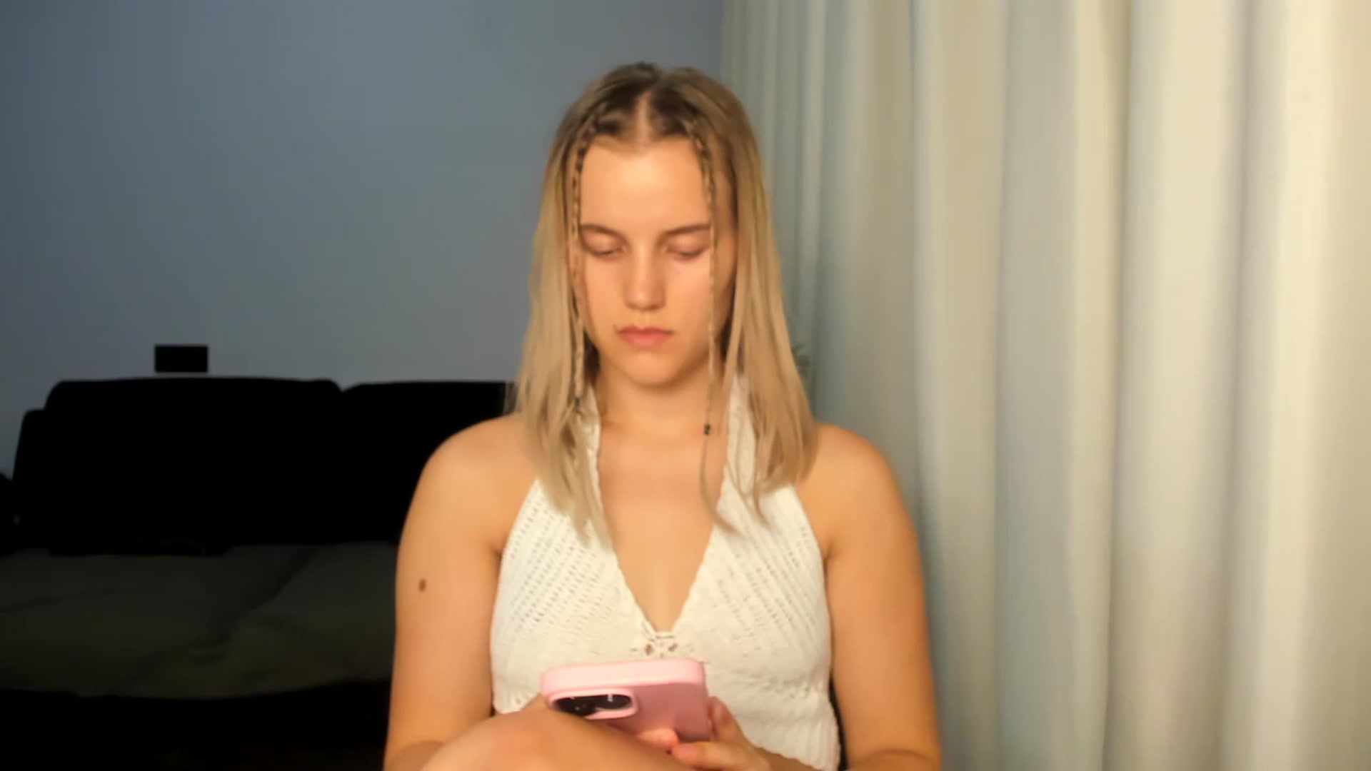 Gallery image thumbnail from Lia_lisia's myfreecams stream on, 07/22/2024, 19:17 image 6 of 20