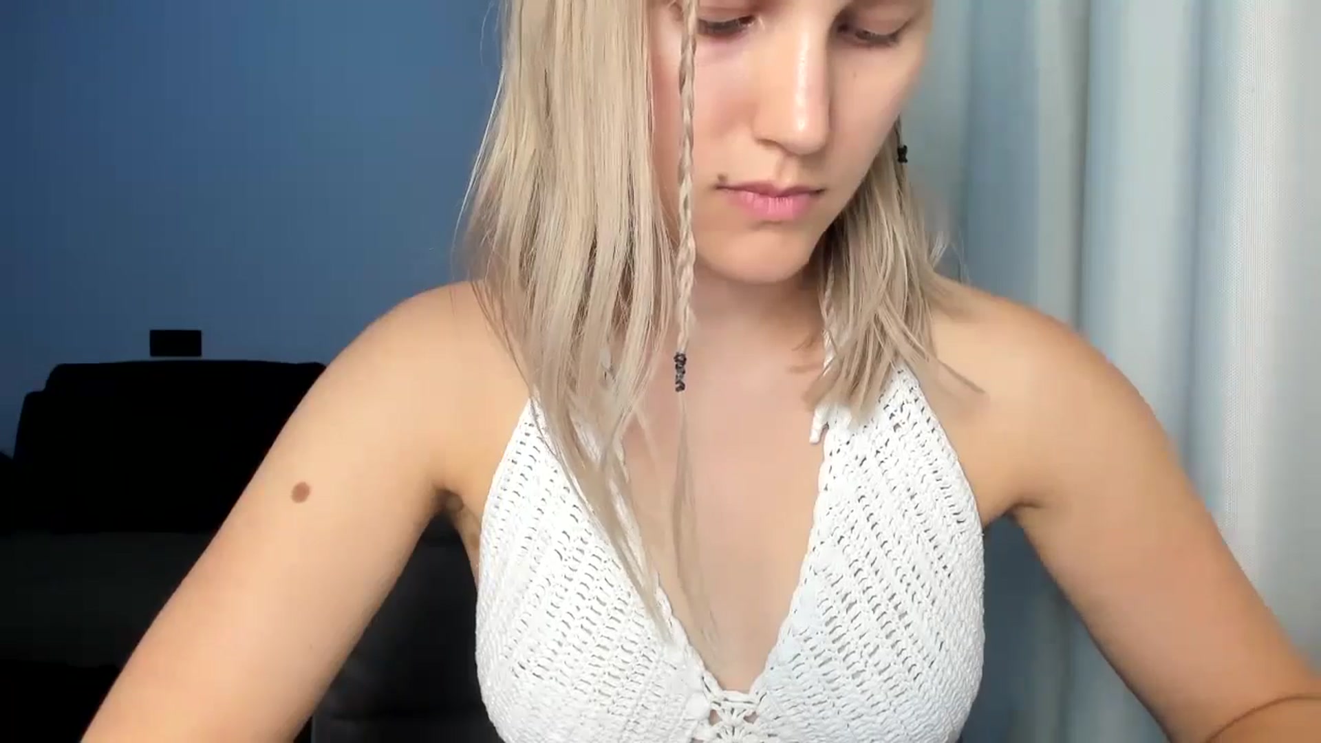 Gallery image thumbnail from Lia_lisia's myfreecams stream on, 07/22/2024, 19:17 image 2 of 20