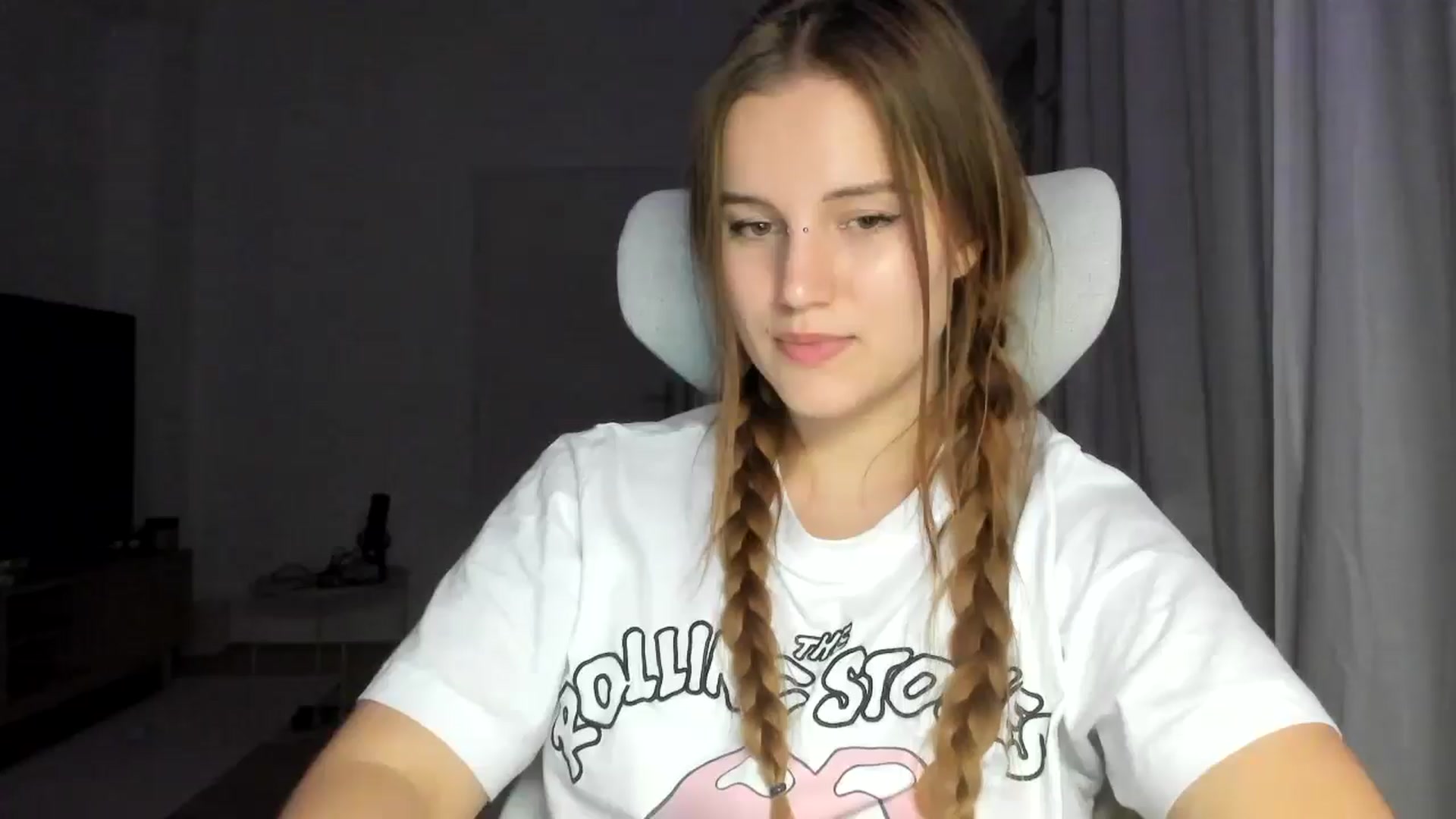 Gallery image thumbnail from Lia_lisia's myfreecams stream on, 01/06/2026, 22:04 image 20 of 20
