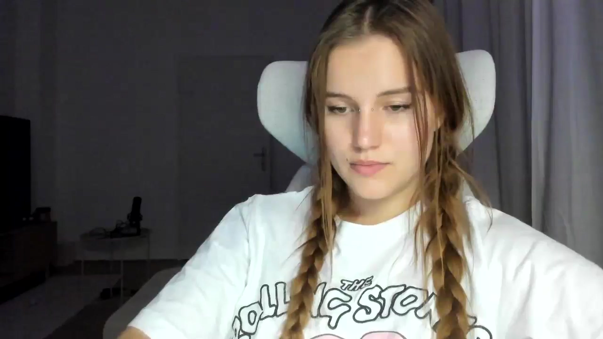 Gallery image thumbnail from Lia_lisia's myfreecams stream on, 01/06/2026, 22:04 image 4 of 20