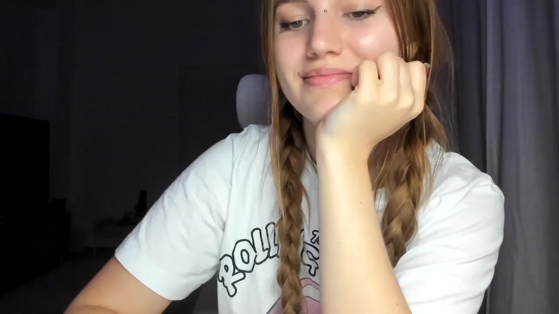 Gallery image thumbnail from Lia_lisia's myfreecams stream on, 01/06/2026, 22:04 image 17 of 20