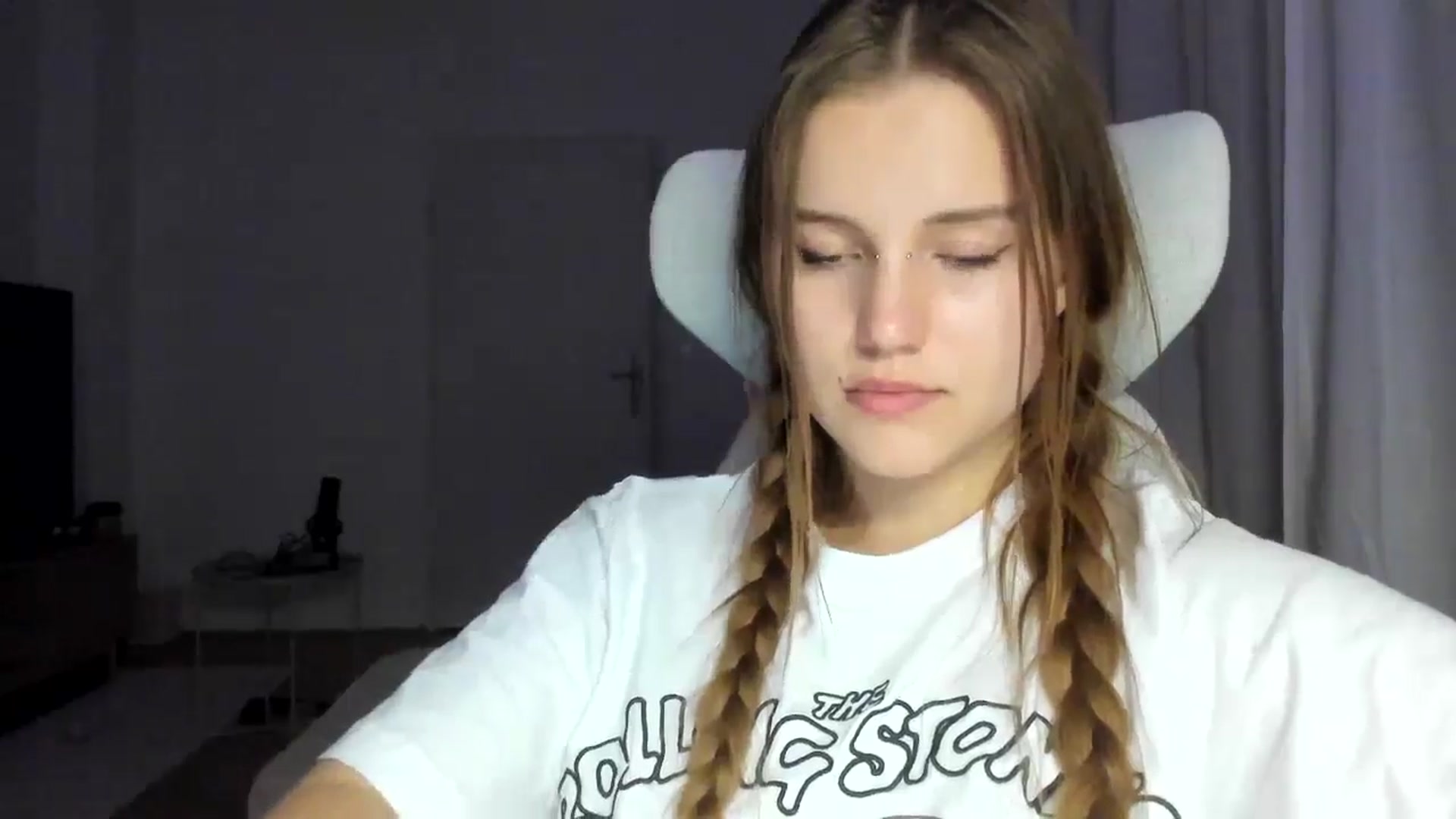 Gallery image thumbnail from Lia_lisia's myfreecams stream on, 01/06/2026, 22:04 image 5 of 20
