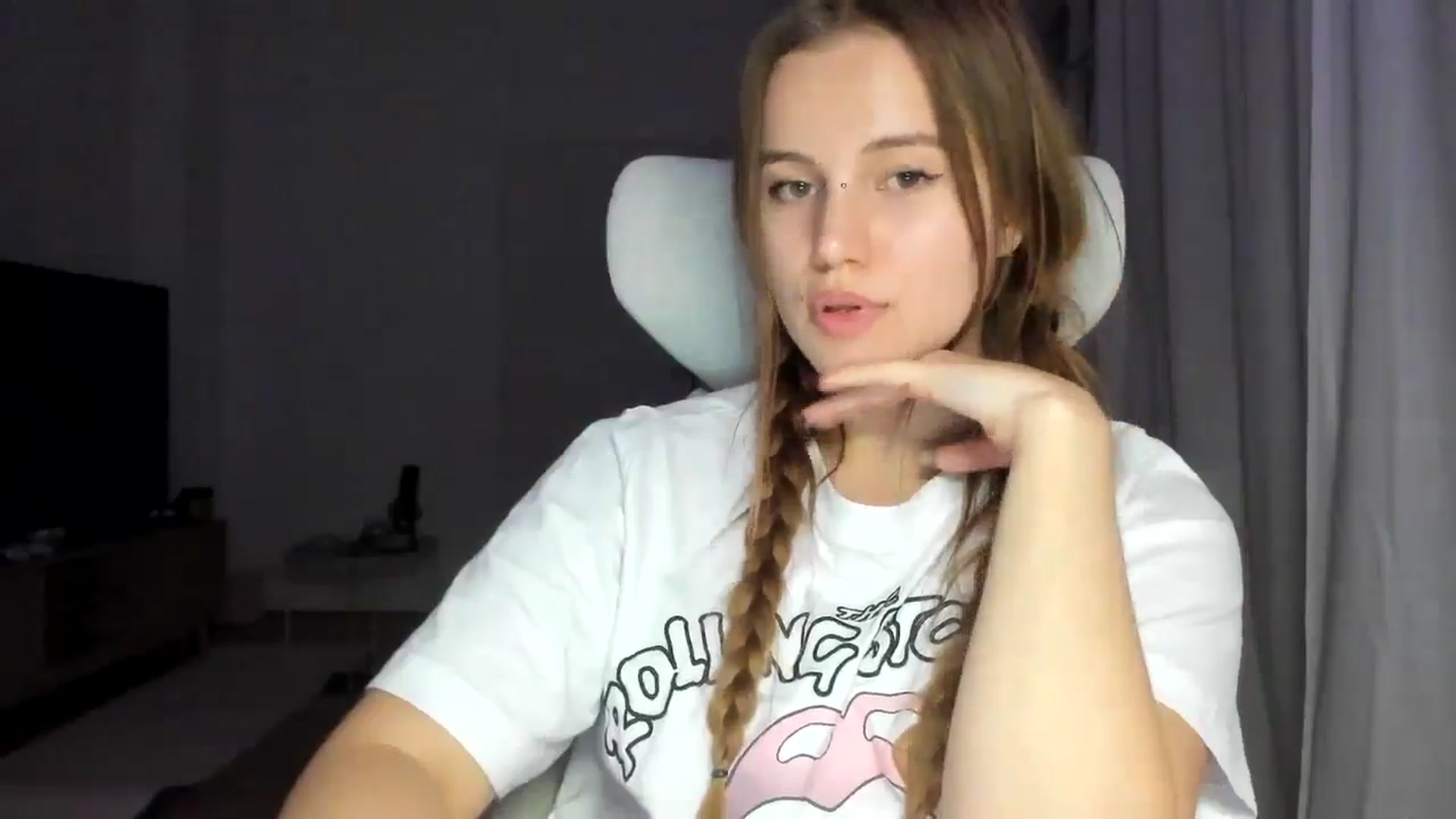 Gallery image thumbnail from Lia_lisia's myfreecams stream on, 01/06/2026, 23:26 image 13 of 20