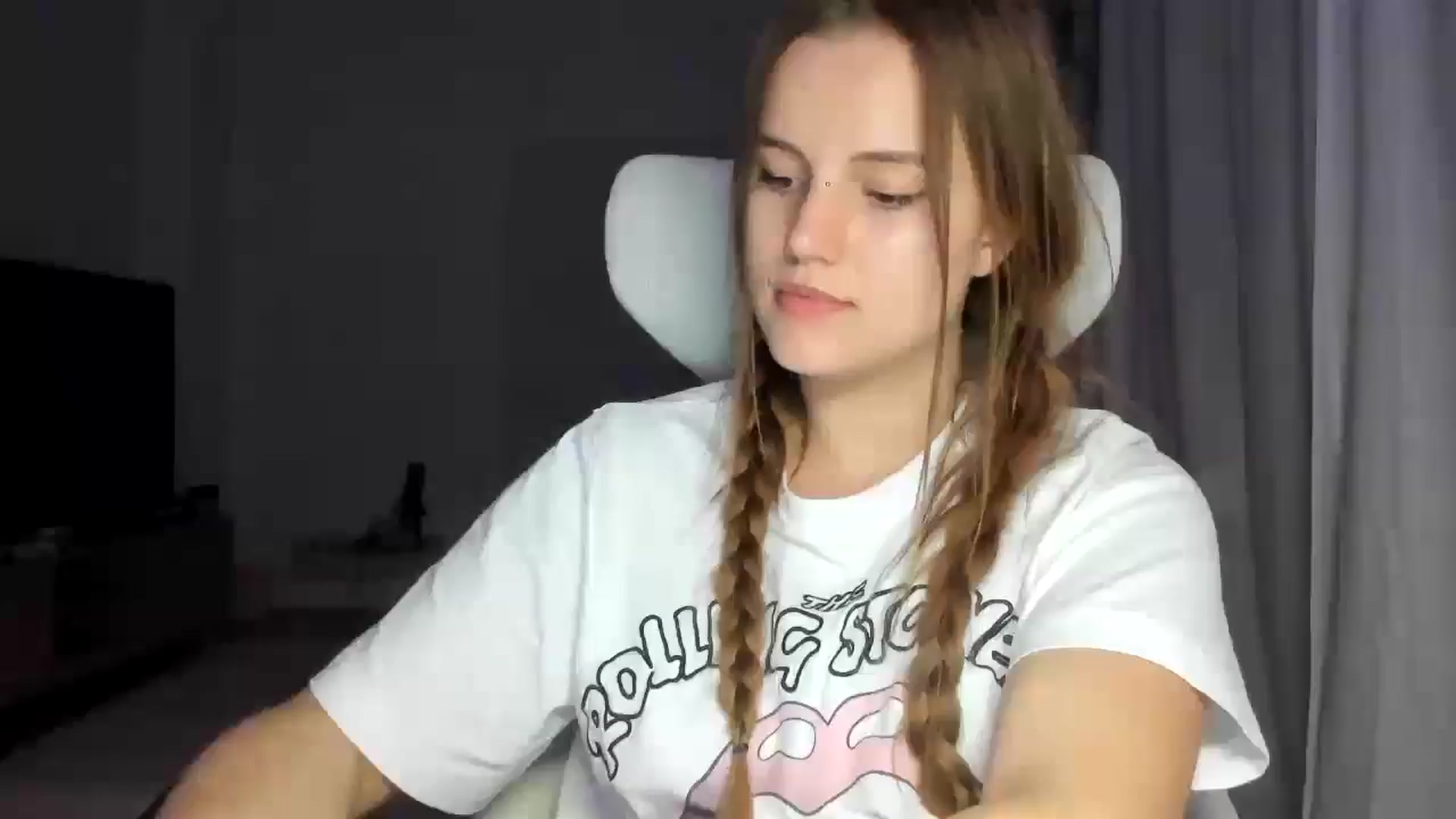 Gallery image thumbnail from Lia_lisia's myfreecams stream on, 01/06/2026, 23:26 image 15 of 20