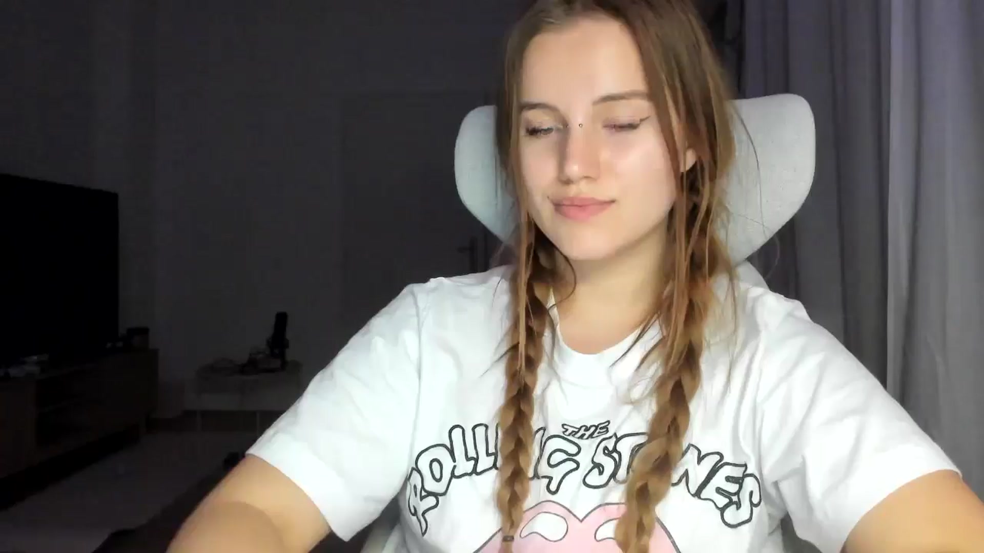 Gallery image thumbnail from Lia_lisia's myfreecams stream on, 01/06/2026, 23:26 image 8 of 20