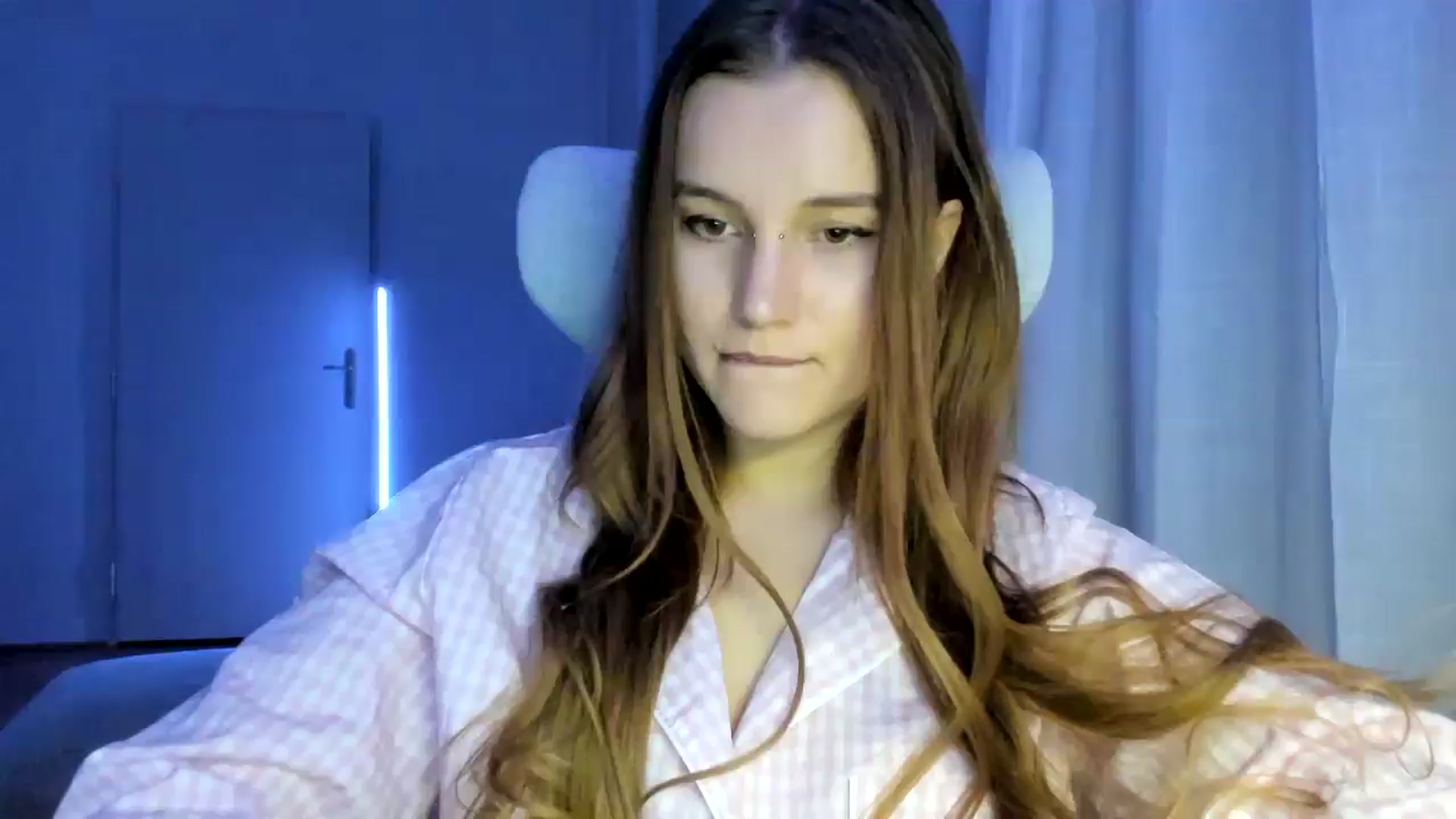 Gallery image thumbnail from Lia_lisia's myfreecams stream on, 01/10/2026, 21:51 image 3 of 20